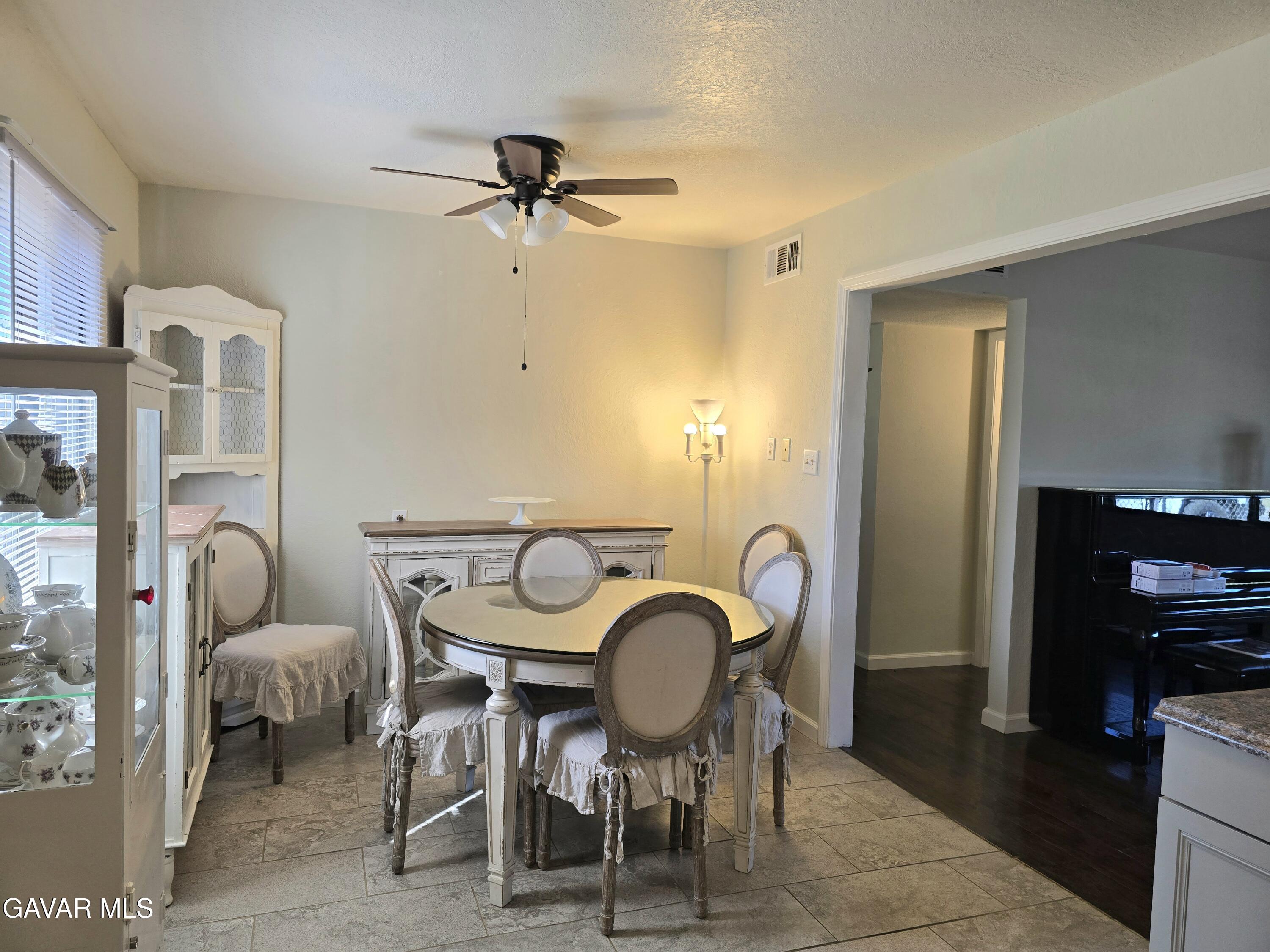 12568 Esther Street Property Photo 9