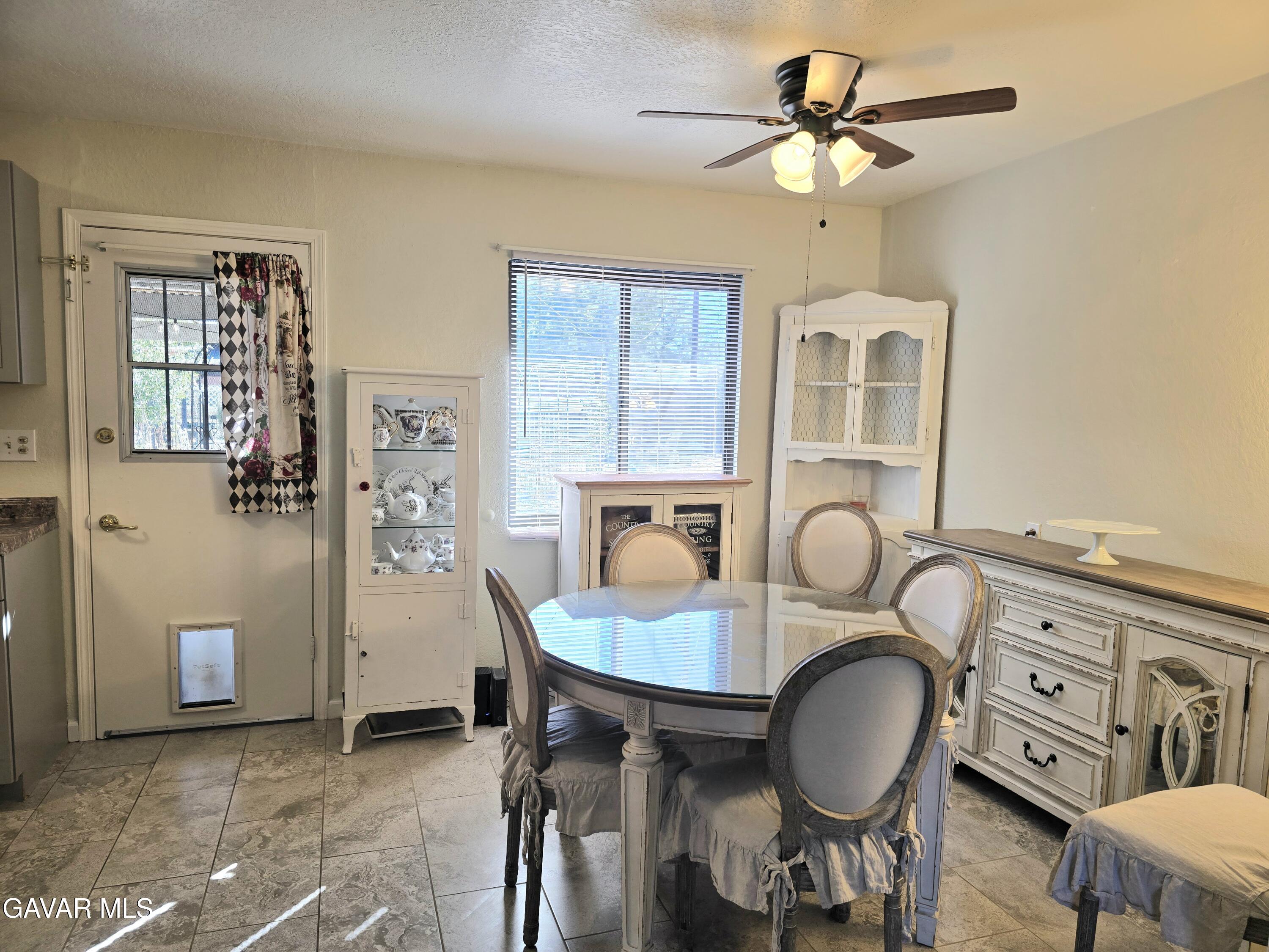 12568 Esther Street Property Photo 10