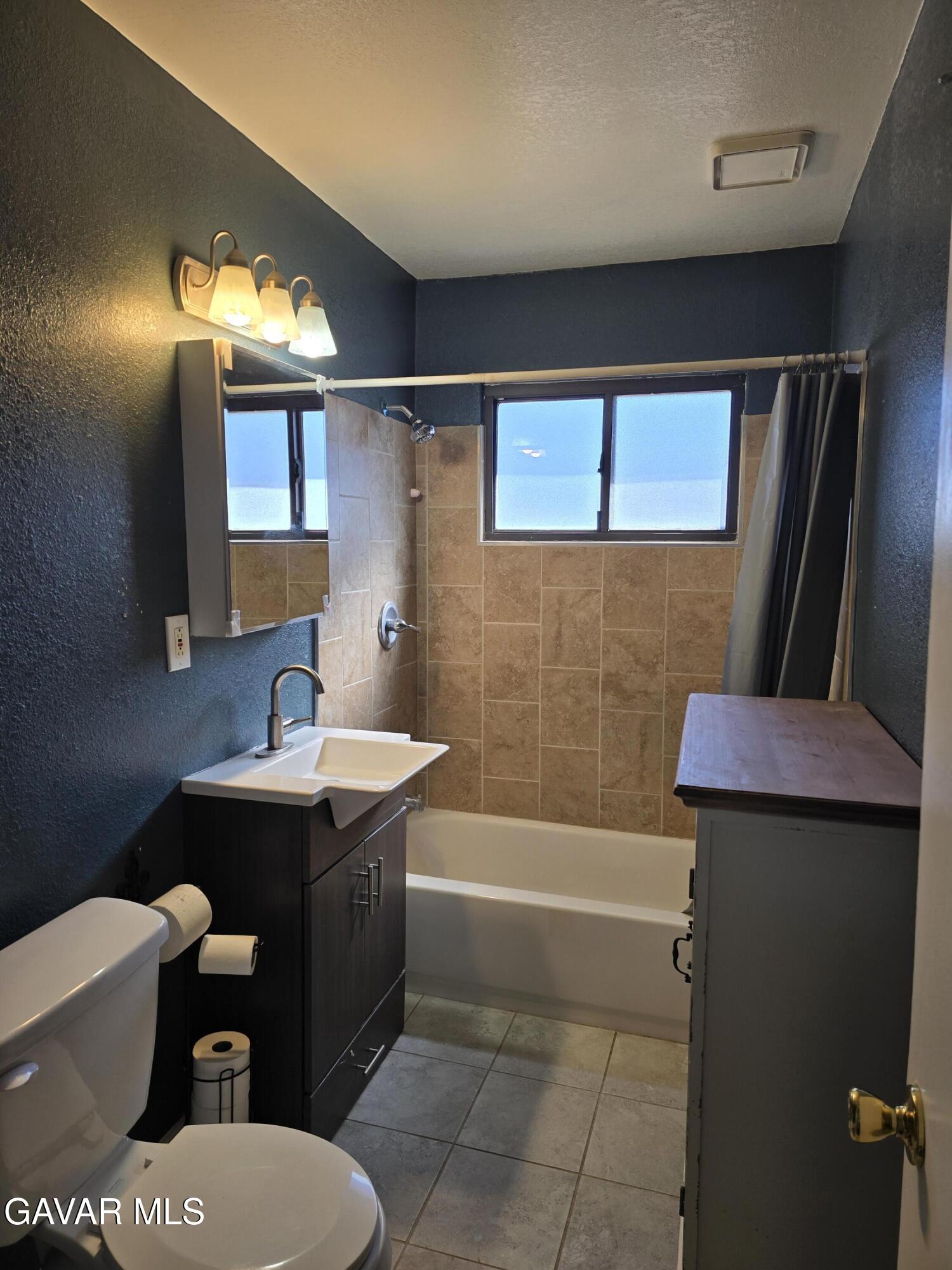 12568 Esther Street Property Photo 12
