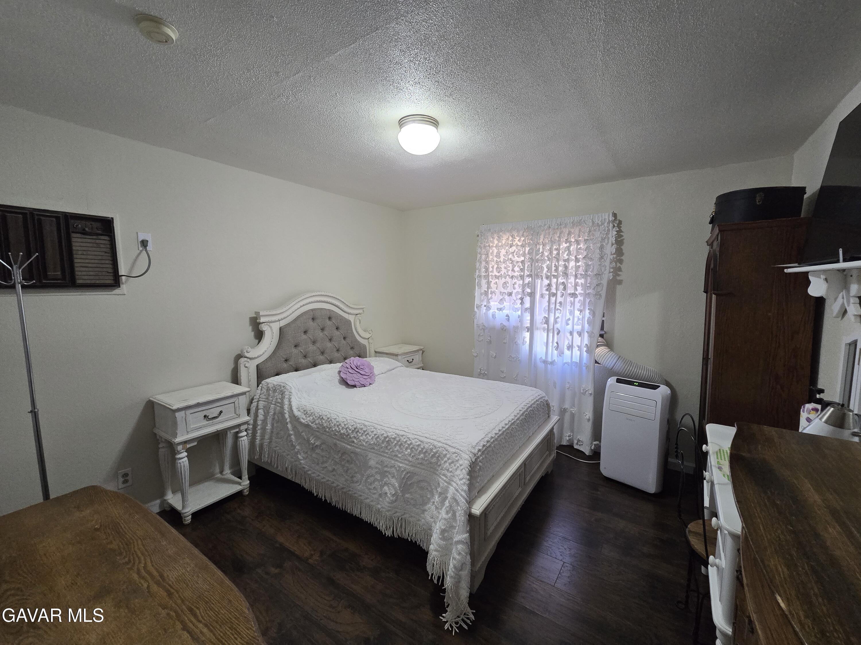 12568 Esther Street Property Photo 14