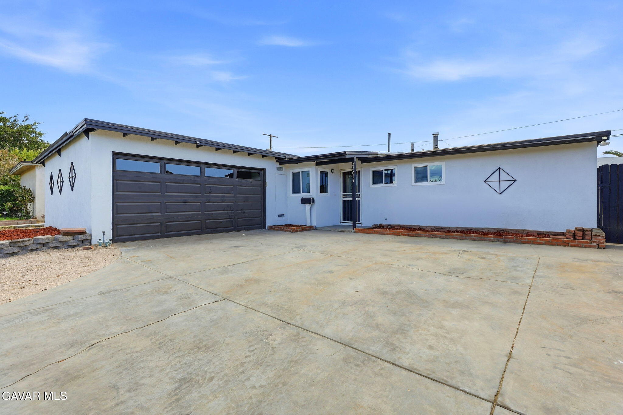44015 3rd Street Property Photo 1