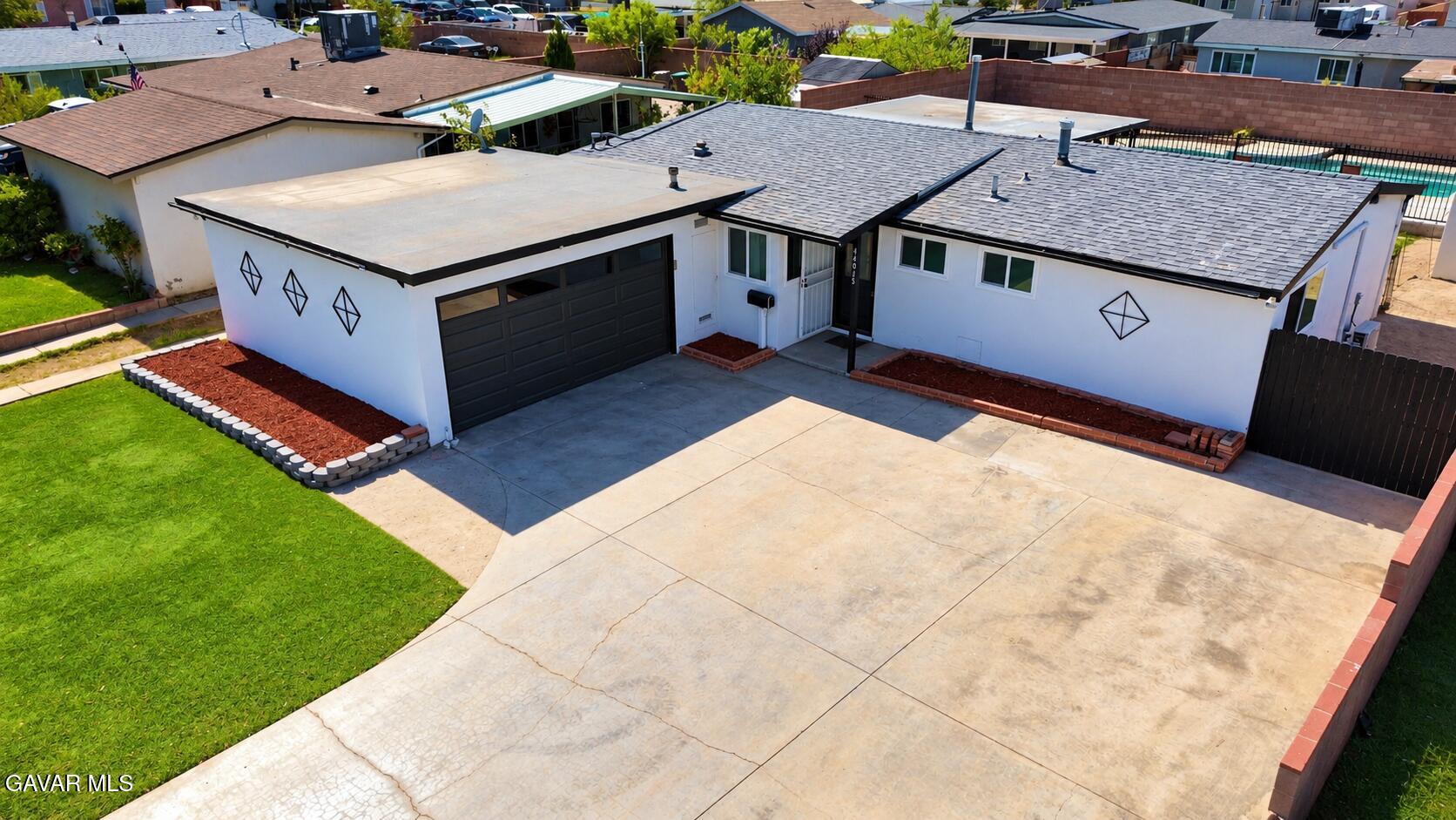 44015 3rd Street Property Photo 2