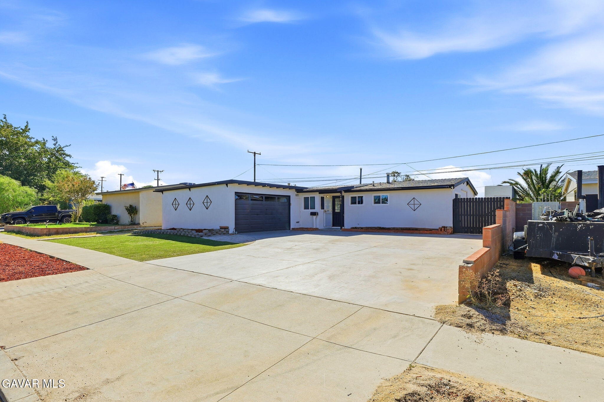 44015 3rd Street Property Photo 10