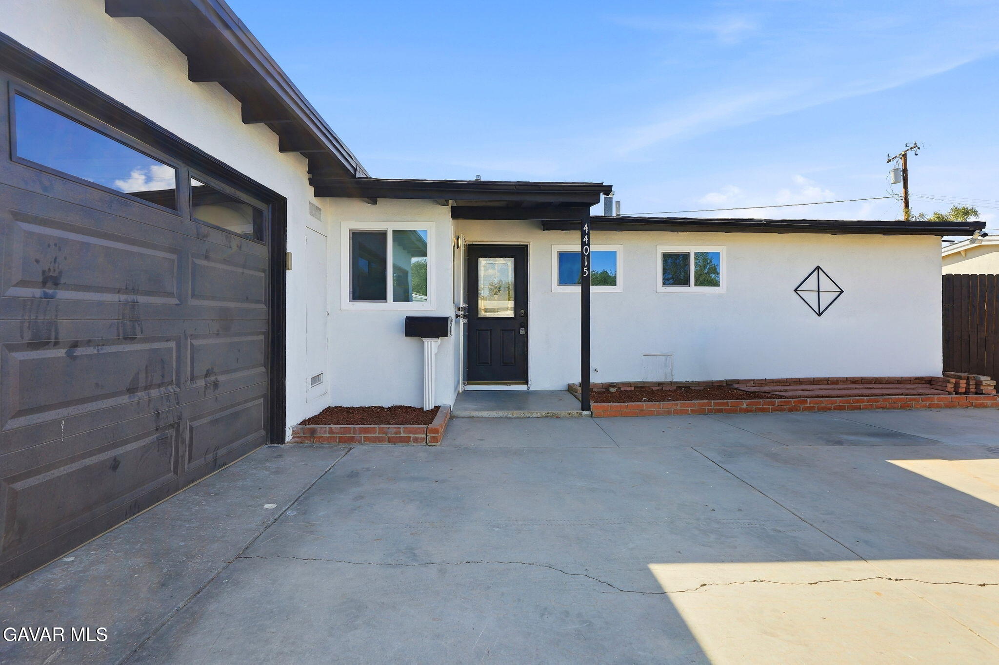 44015 3rd Street Property Photo 12