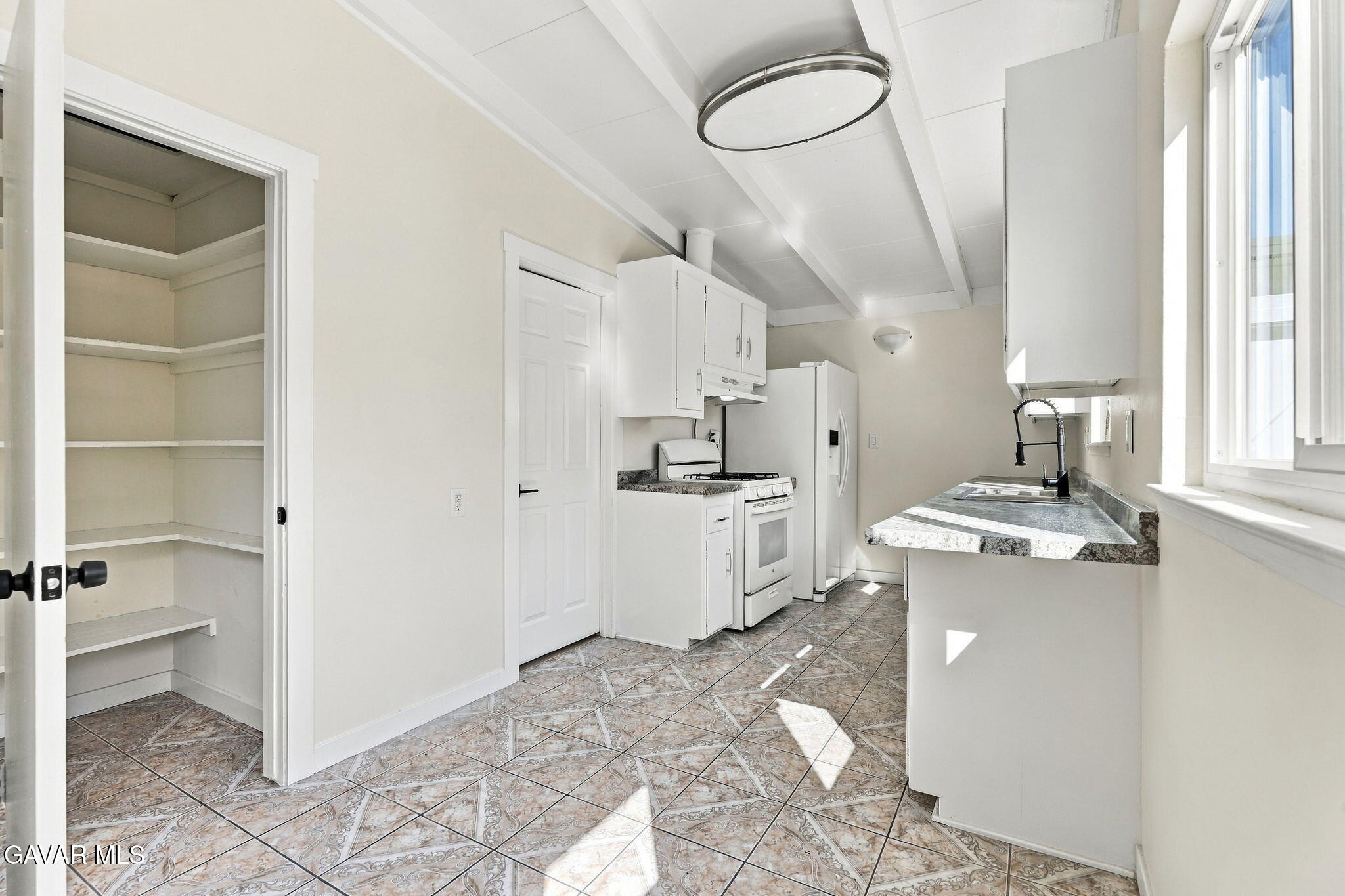 44015 3rd Street Property Photo 17