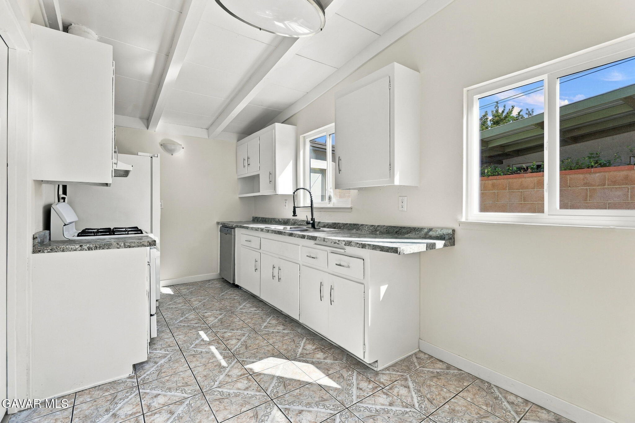 44015 3rd Street Property Photo 18