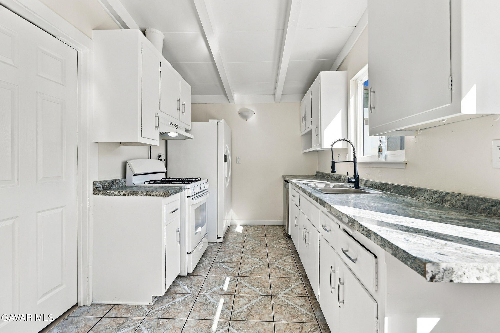 44015 3rd Street Property Photo 19