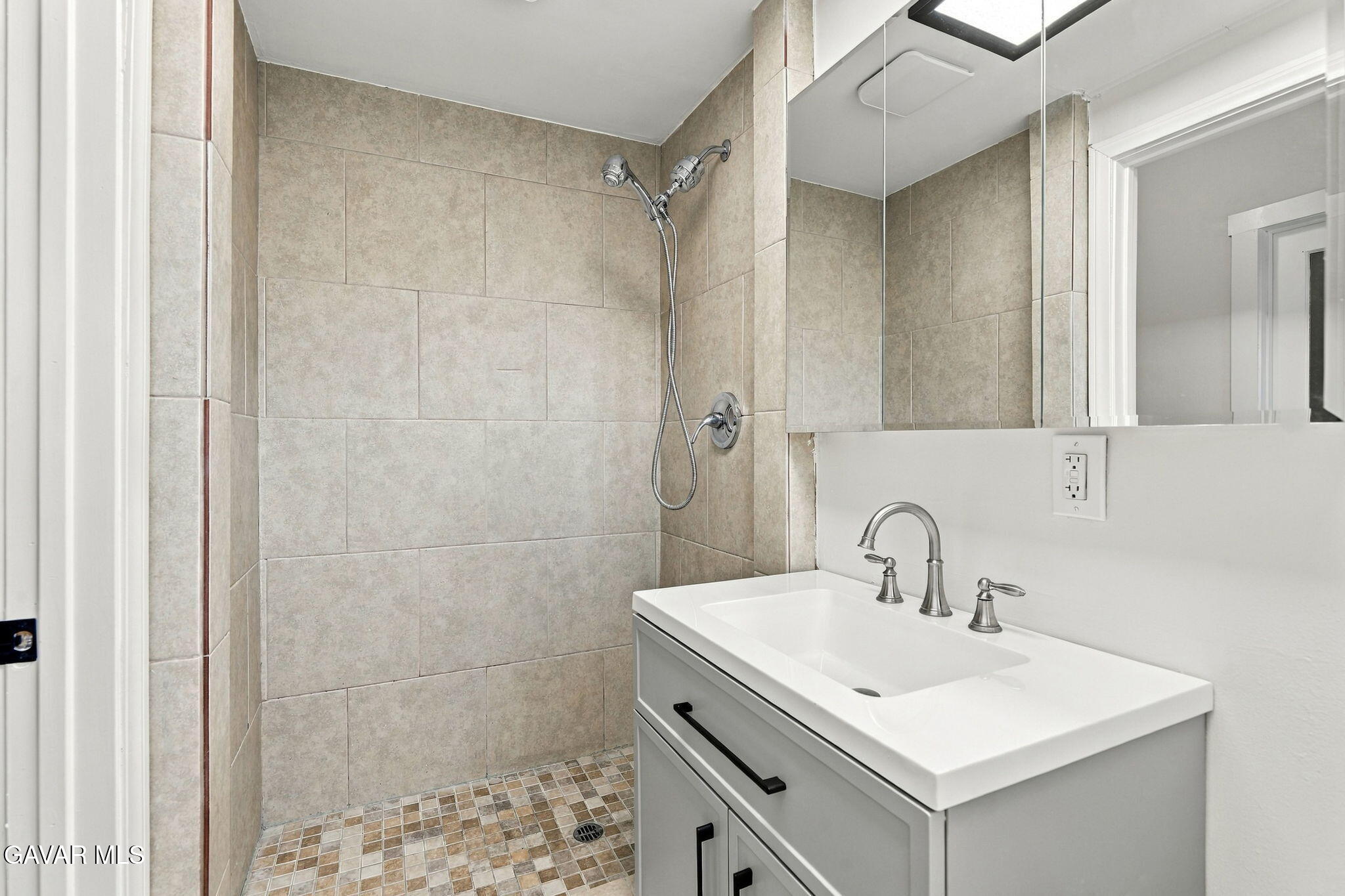 44015 3rd Street Property Photo 36