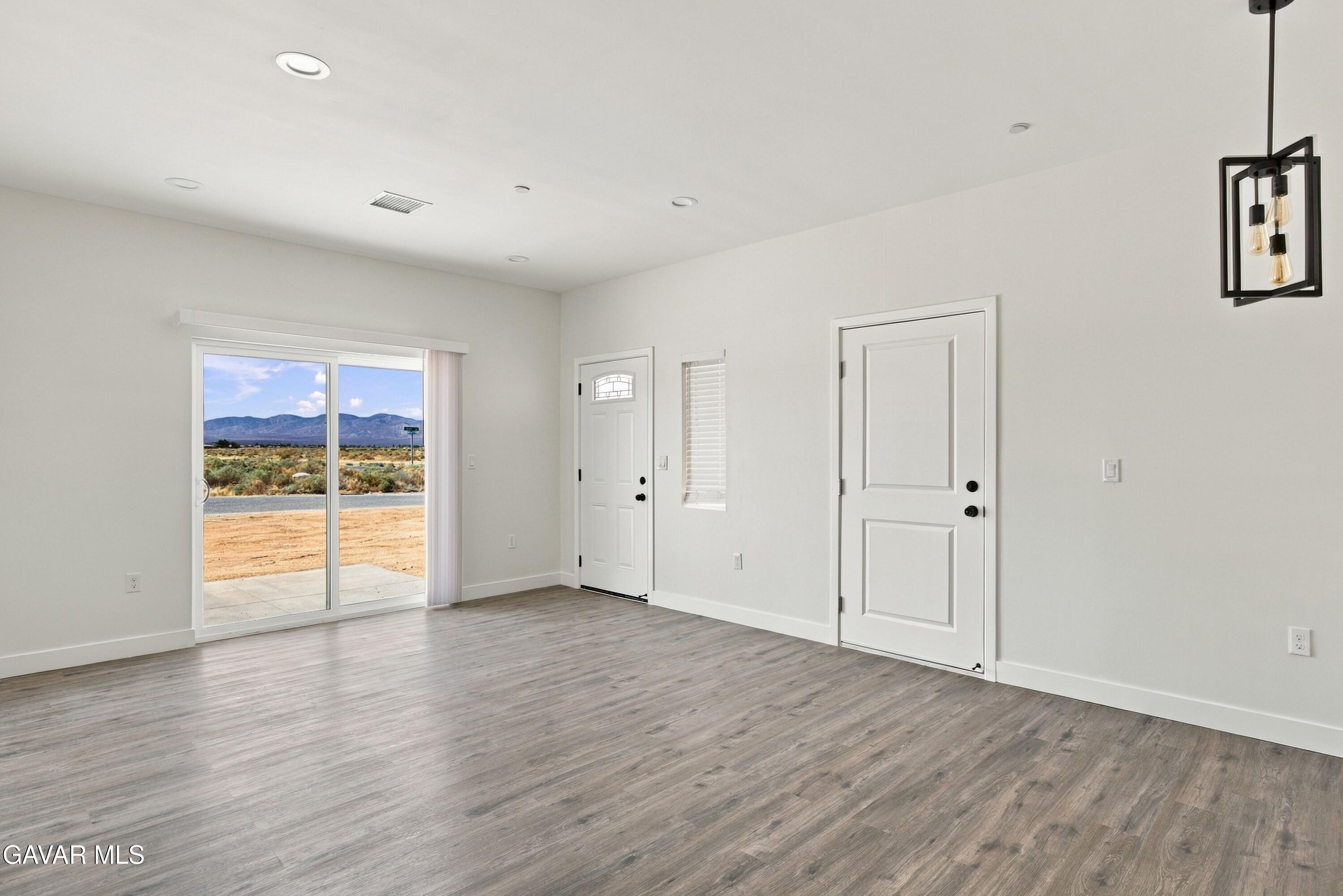 8833 Lupine Loop Drive, A And B Property Photo 6