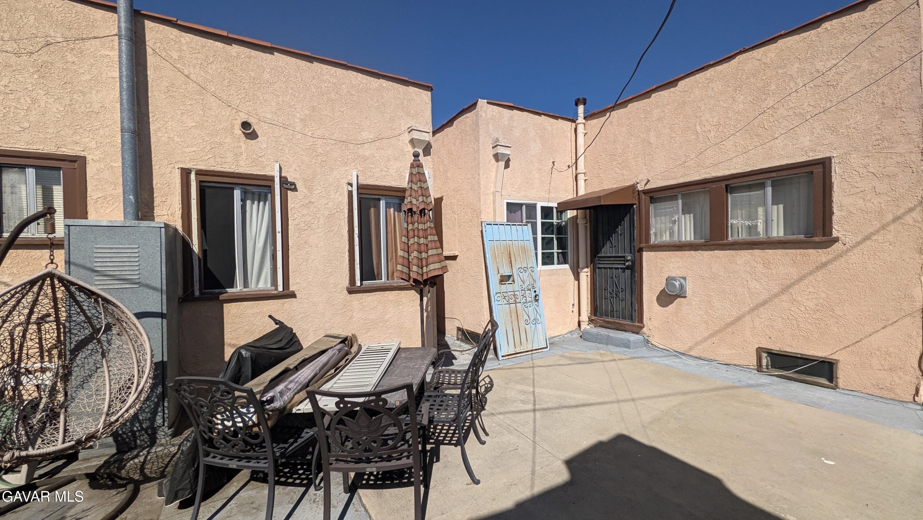 1930 S Palm Grove Avenue Property Photo 2