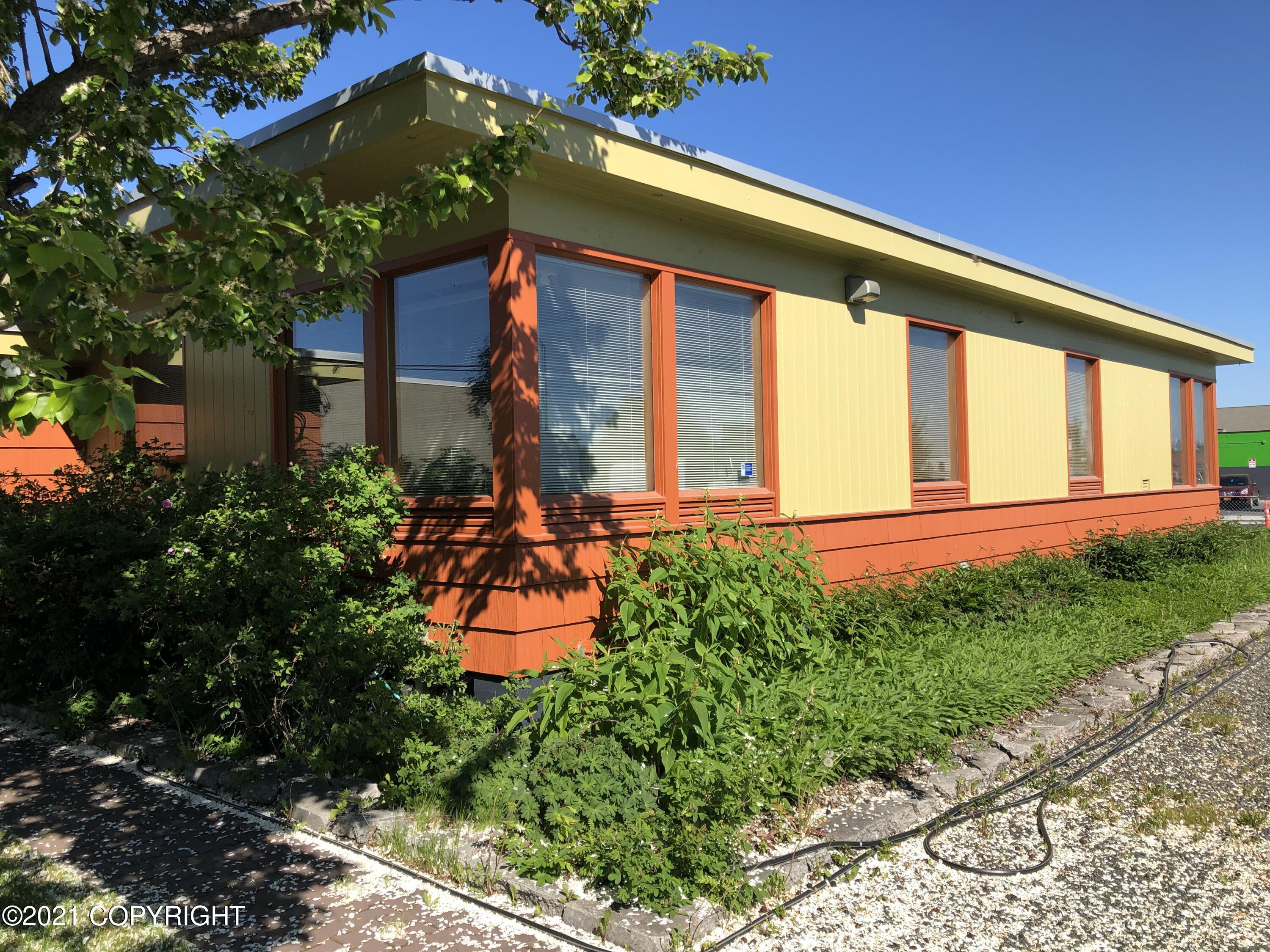 218 E 4th Avenue Property Photo 4