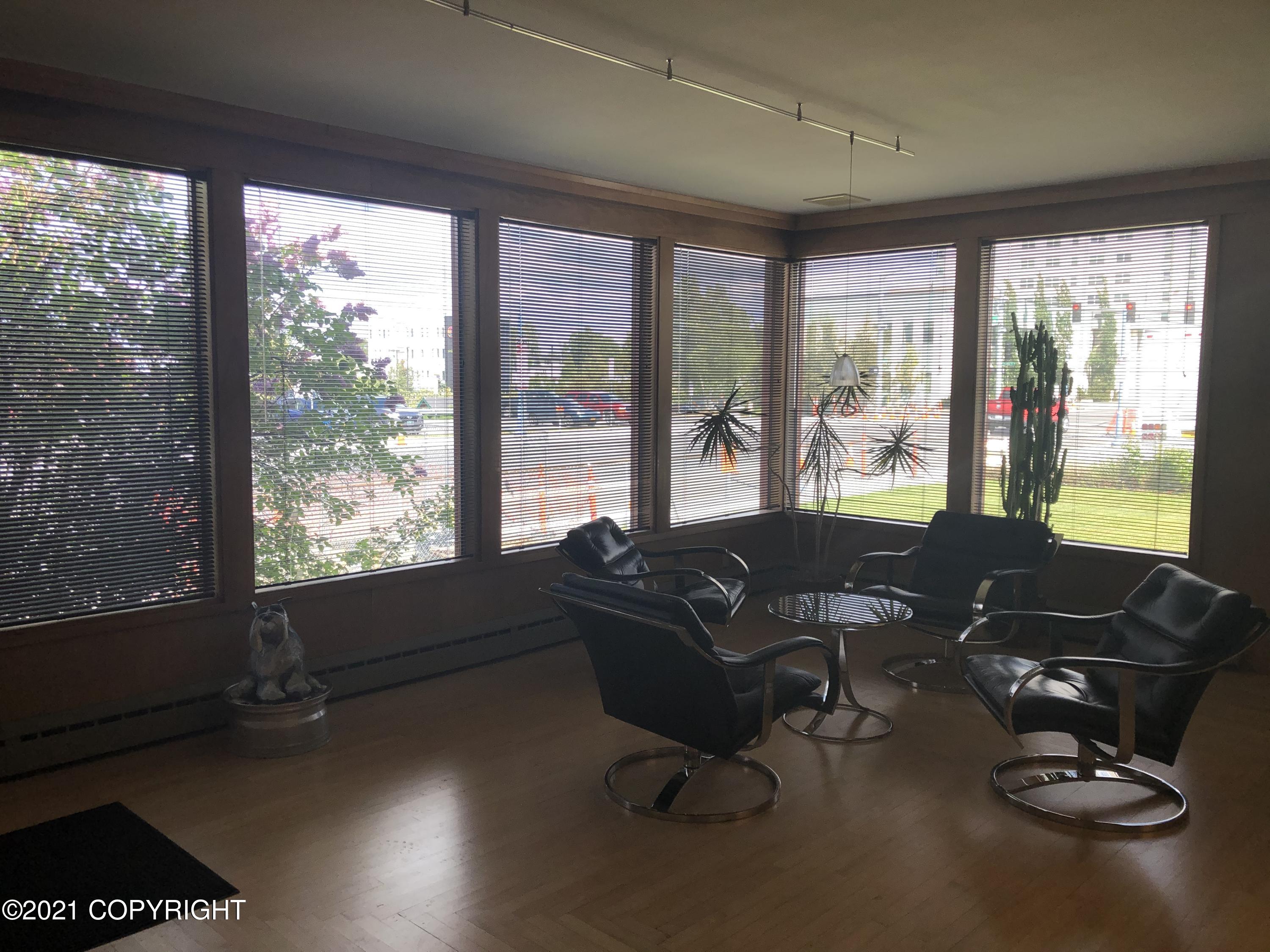 218 E 4th Avenue Property Photo 10