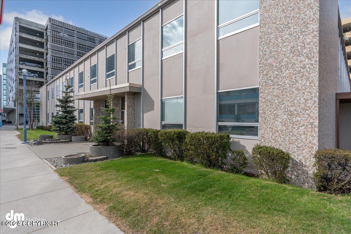 431 W 7th Avenue #204 Property Photo 6