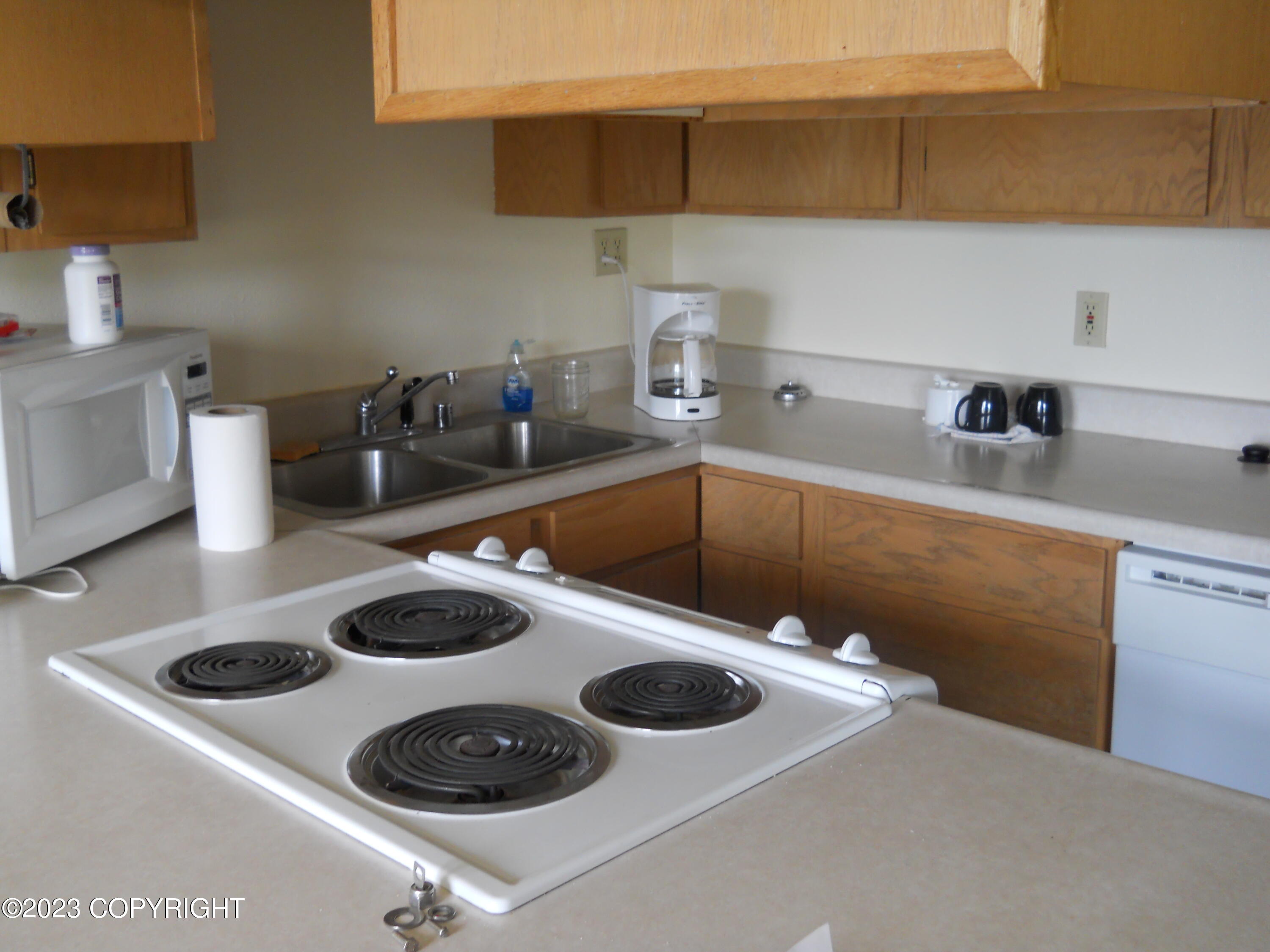 17/19 Driftwood Way Property Photo 8