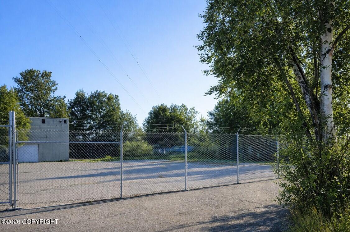 1007 W 32nd Avenue Property Photo 9