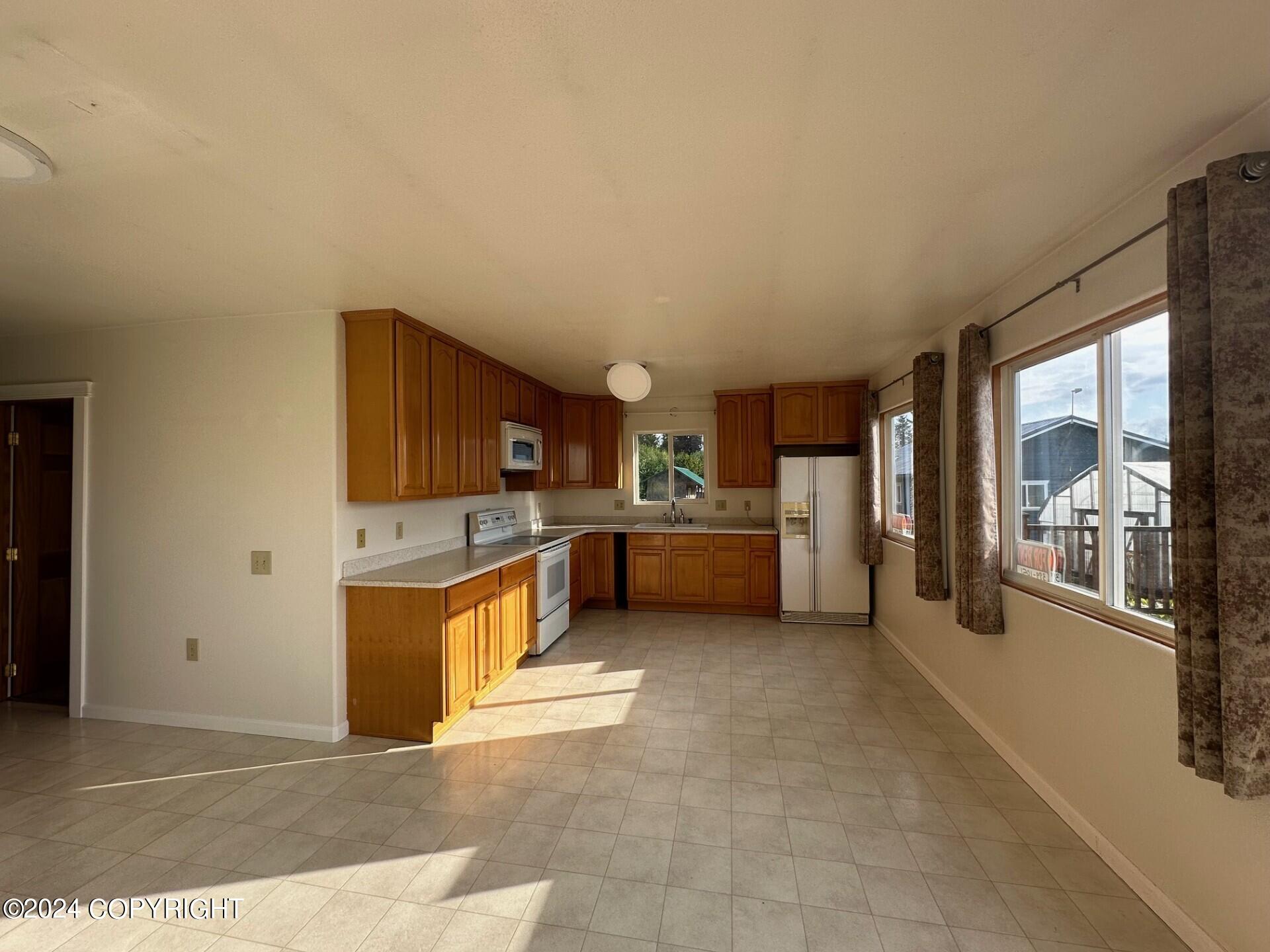 32925 Voznesenka Road Property Photo 6