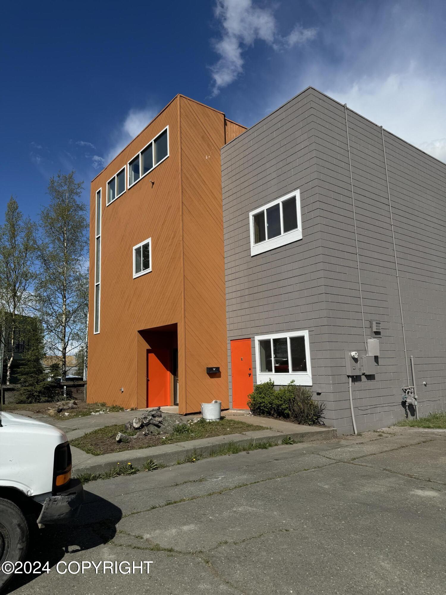 6957 Old Seward Highway Property Photo 4