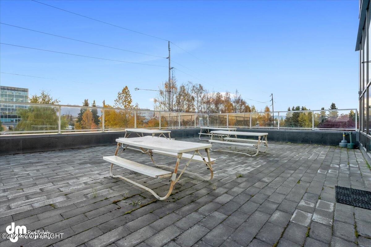 440 E 36th Avenue 2nd & 3rd Floor Property Photo 24