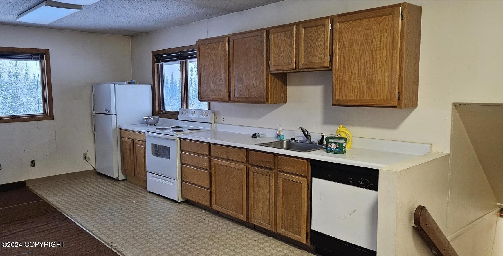 371 N Old Steese Highway Property Photo 8