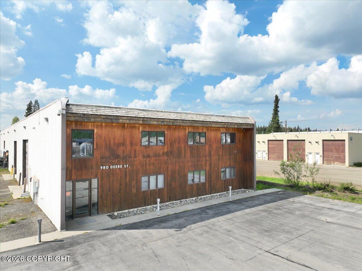980 Deere Street Property Photo 2