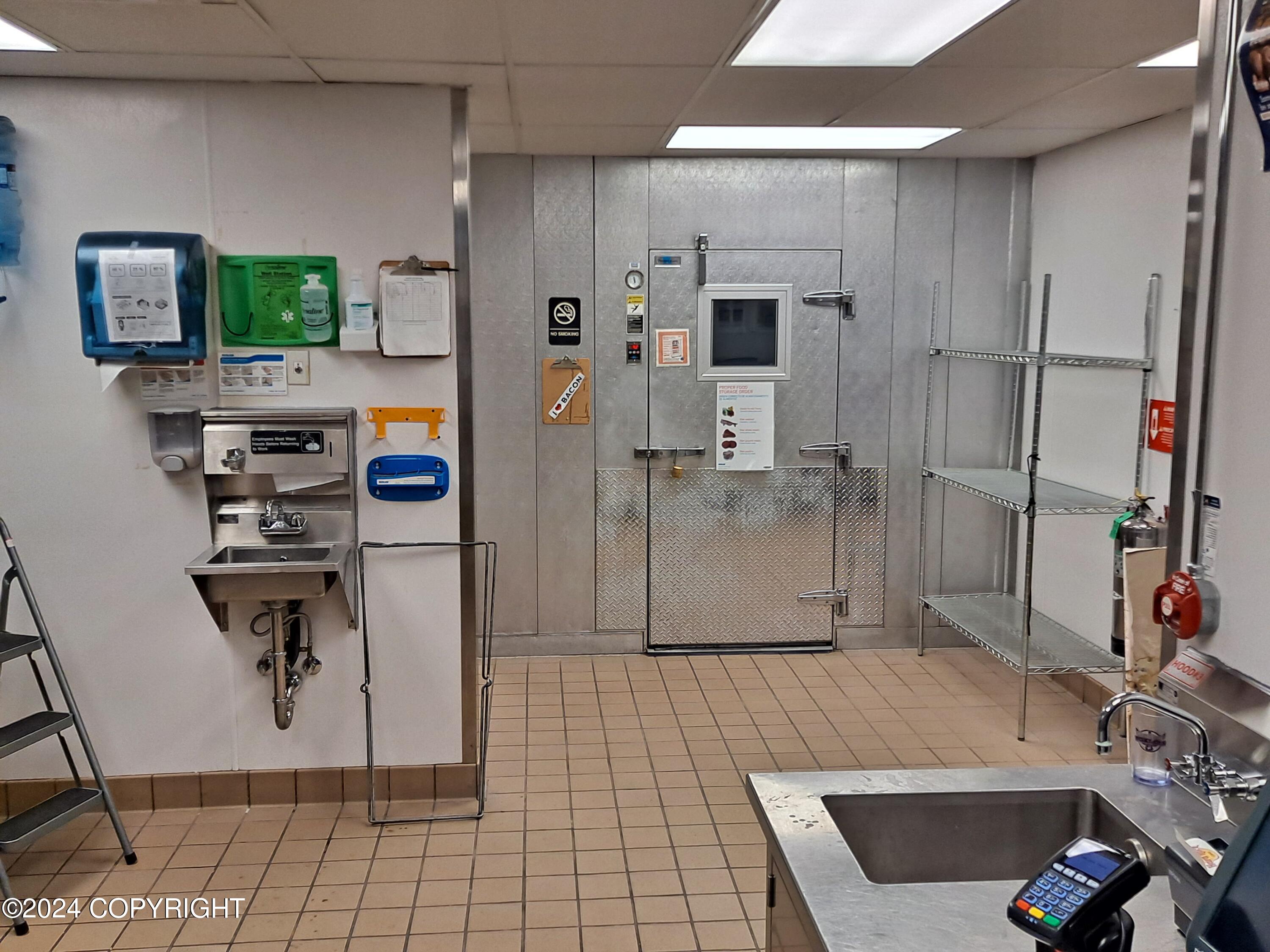 415 E Street Property Photo 14