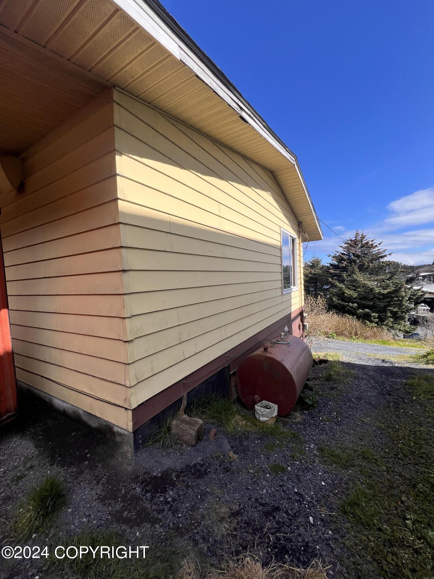821 E Tagura Road Property Photo 8