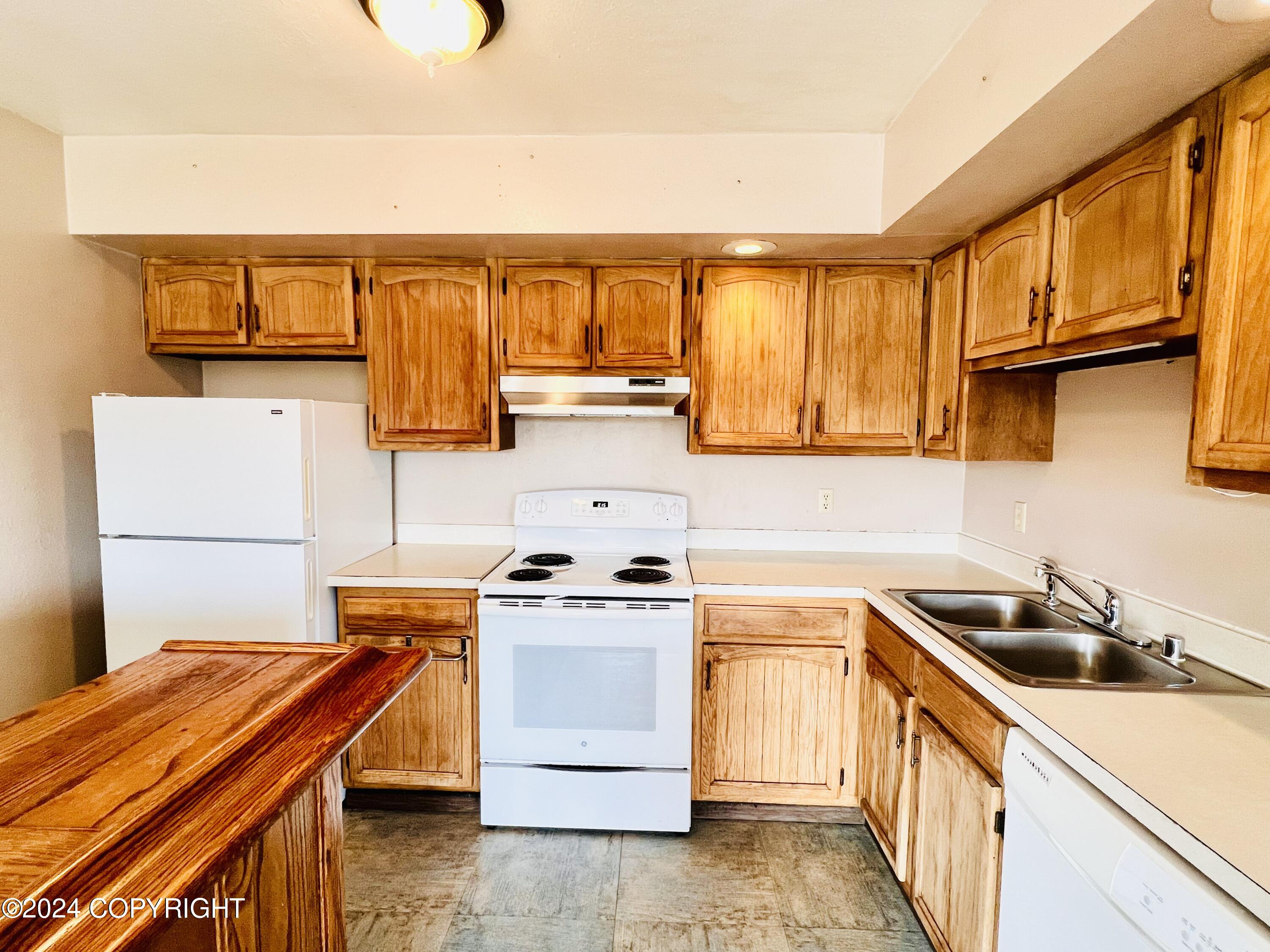821 E Tagura Road Property Photo 42