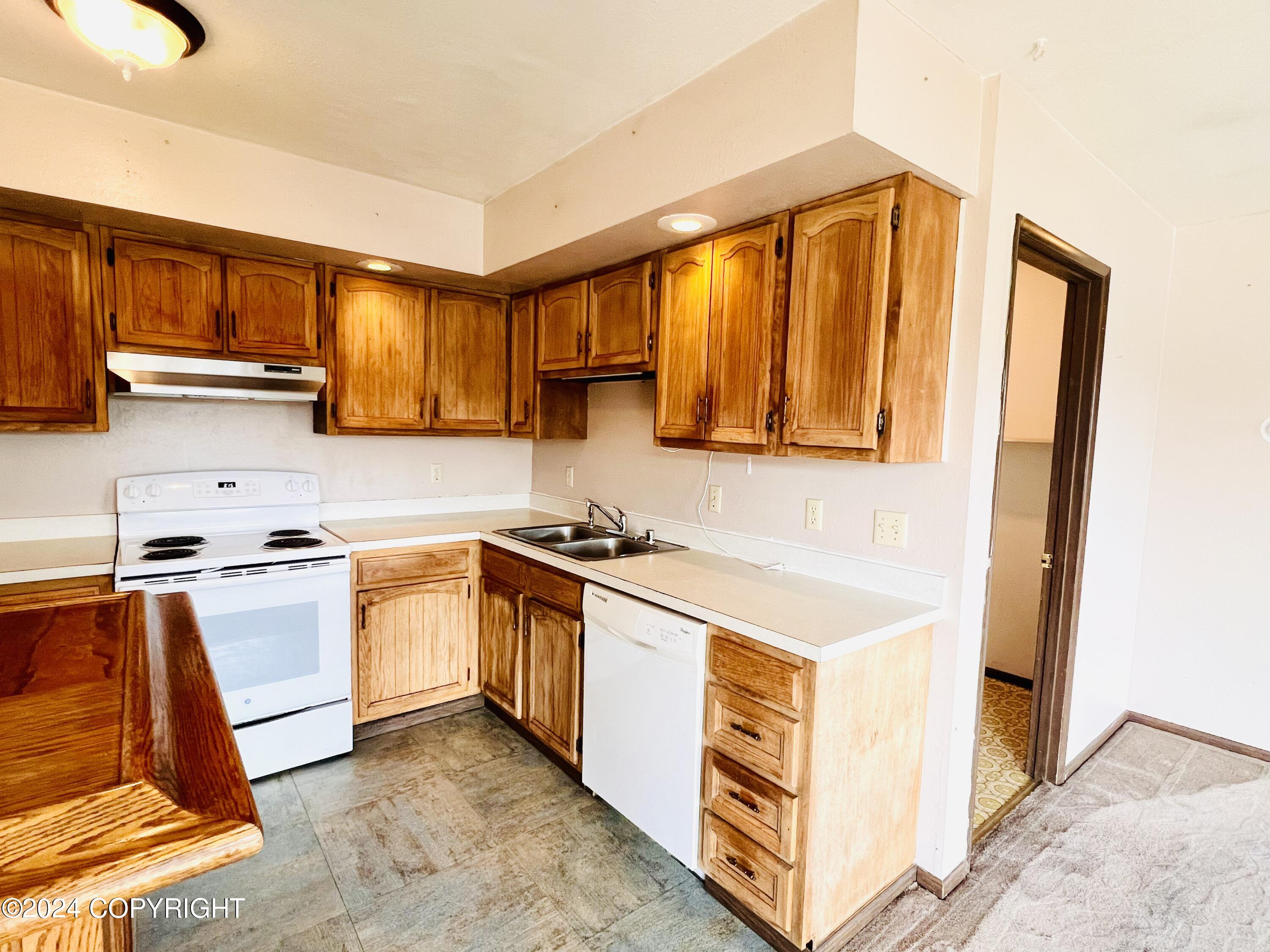 821 E Tagura Road Property Photo 43