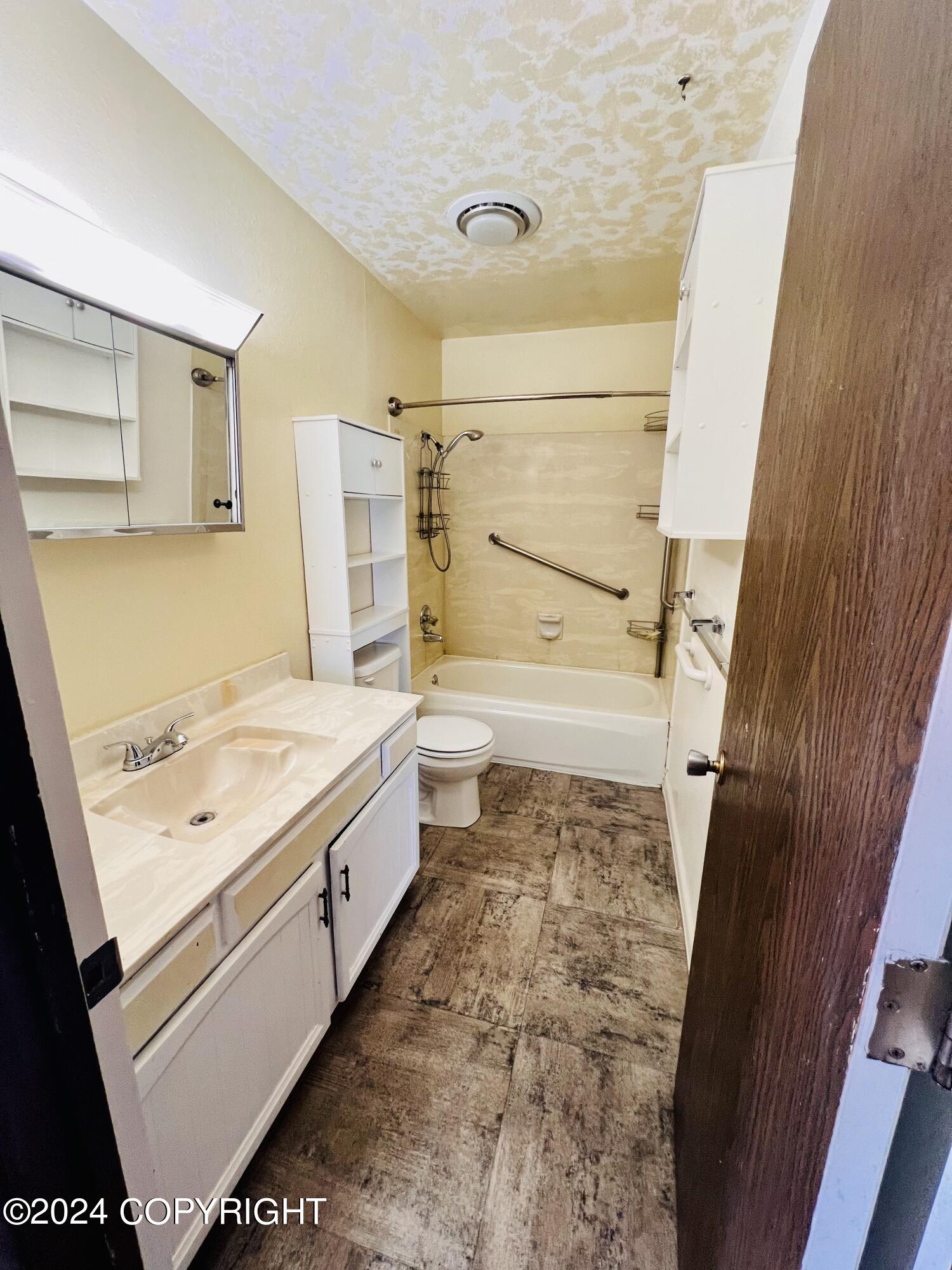 821 E Tagura Road Property Photo 52