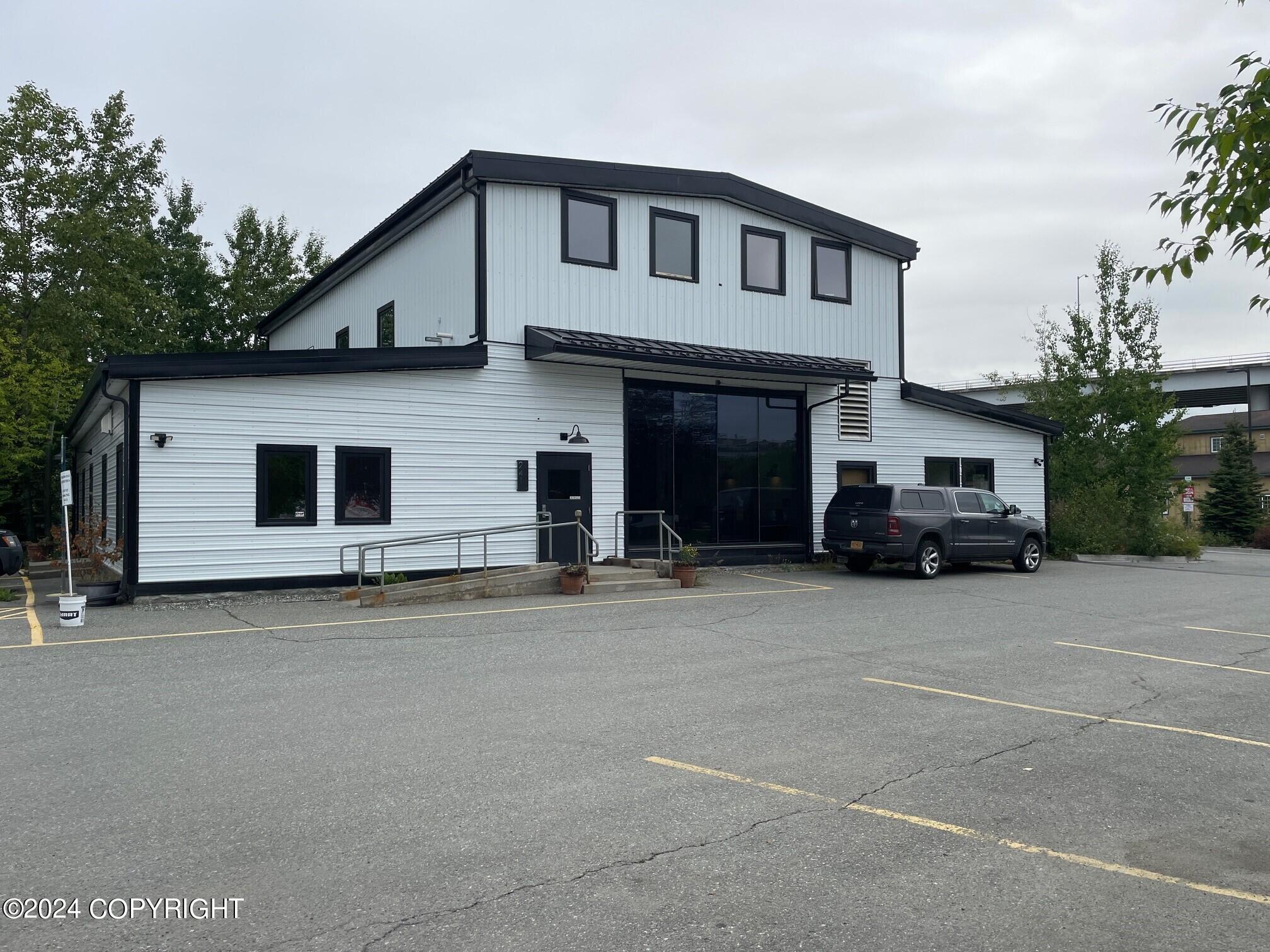 241 N C Street Property Photo 1