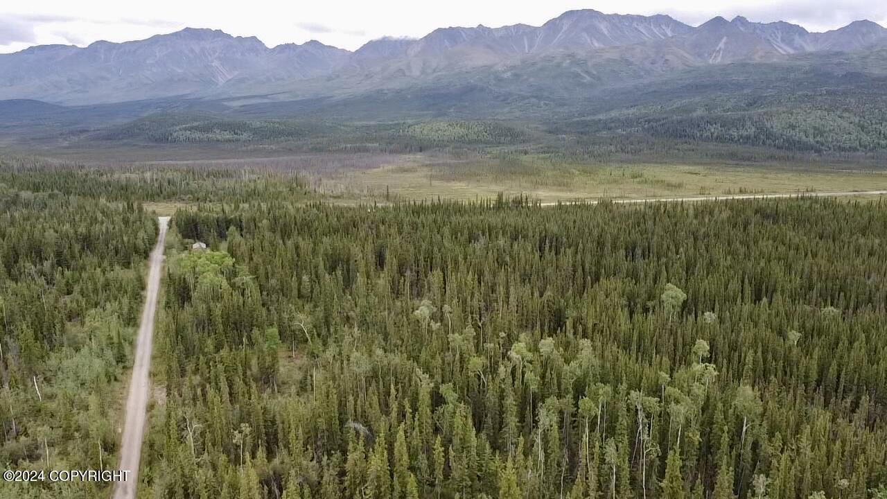 1327.6 B5 Alaska Highway Property Photo 14