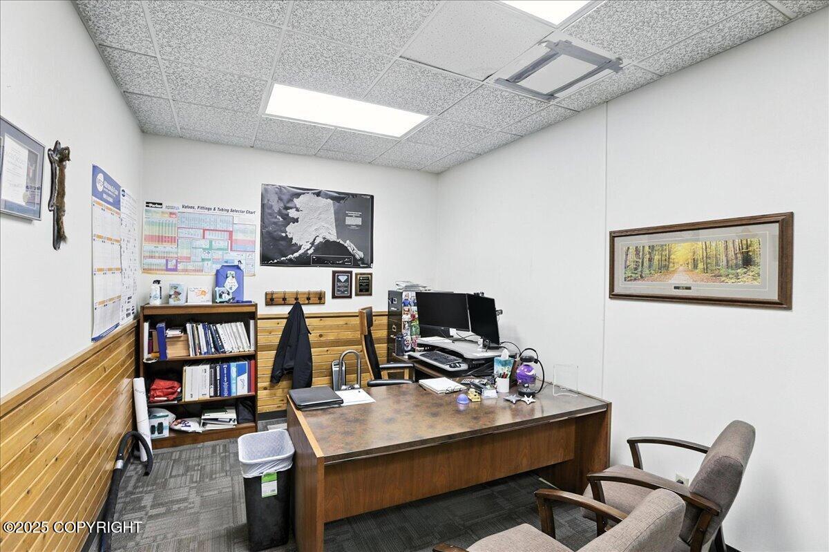 1716 N Post Road Property Photo 19