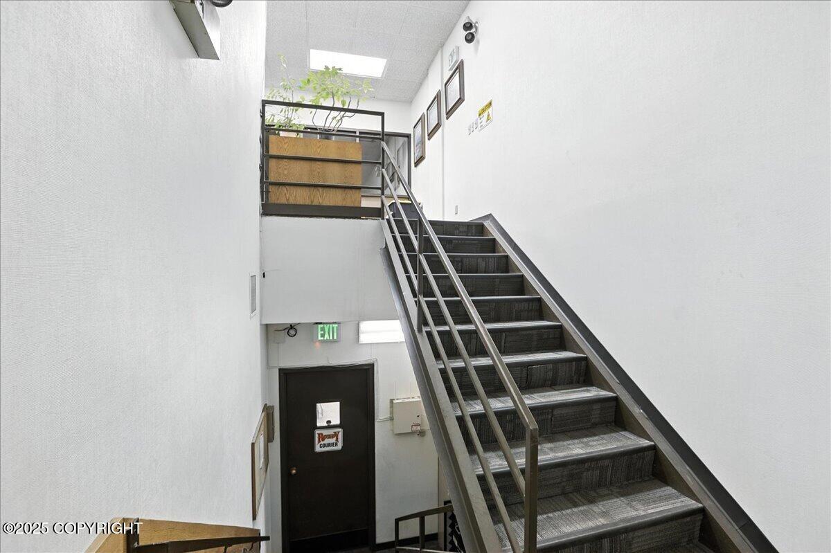 1716 N Post Road Property Photo 20