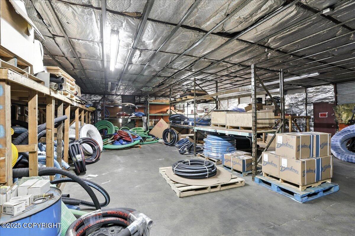 1716 N Post Road Property Photo 22
