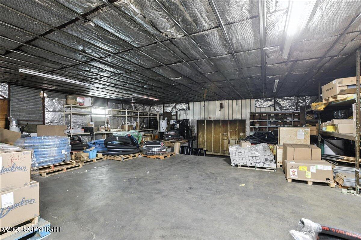 1716 N Post Road Property Photo 23