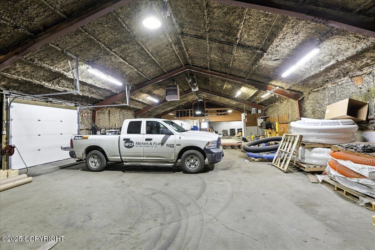 1716 N Post Road Property Photo 24