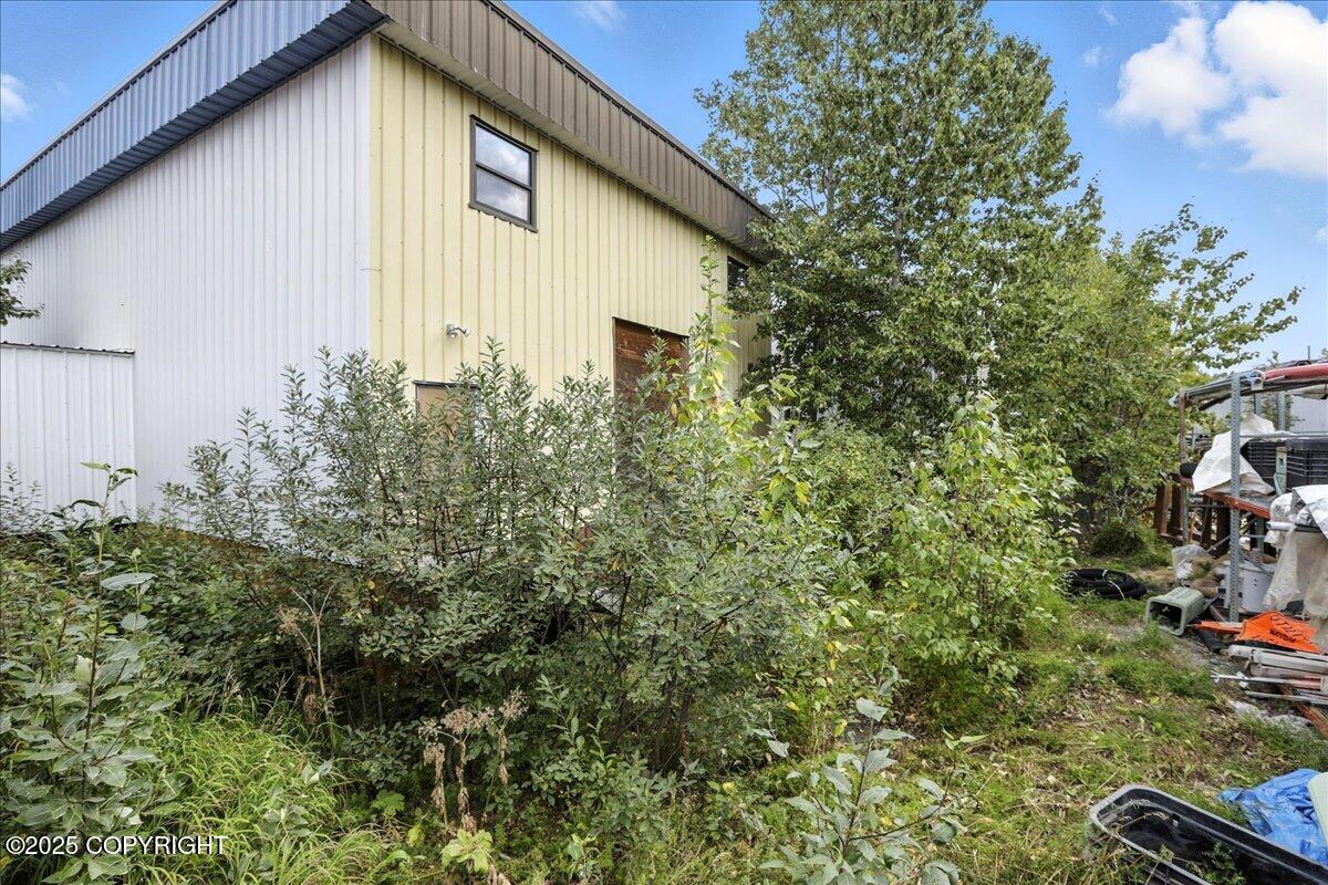 1716 N Post Road Property Photo 33