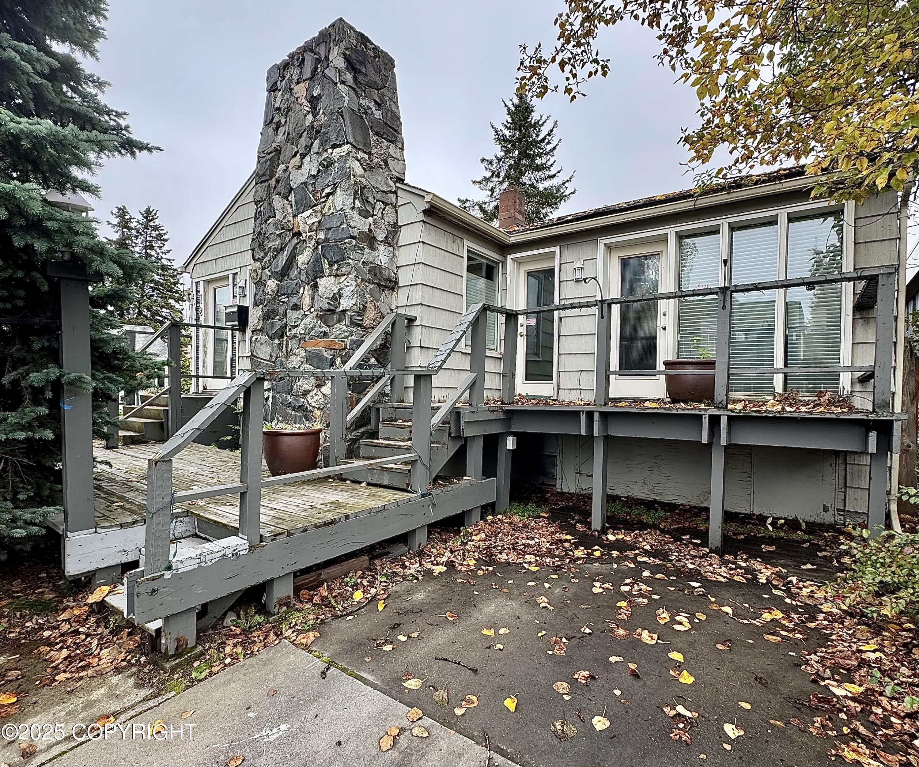 124 E 7th Avenue Property Photo 1