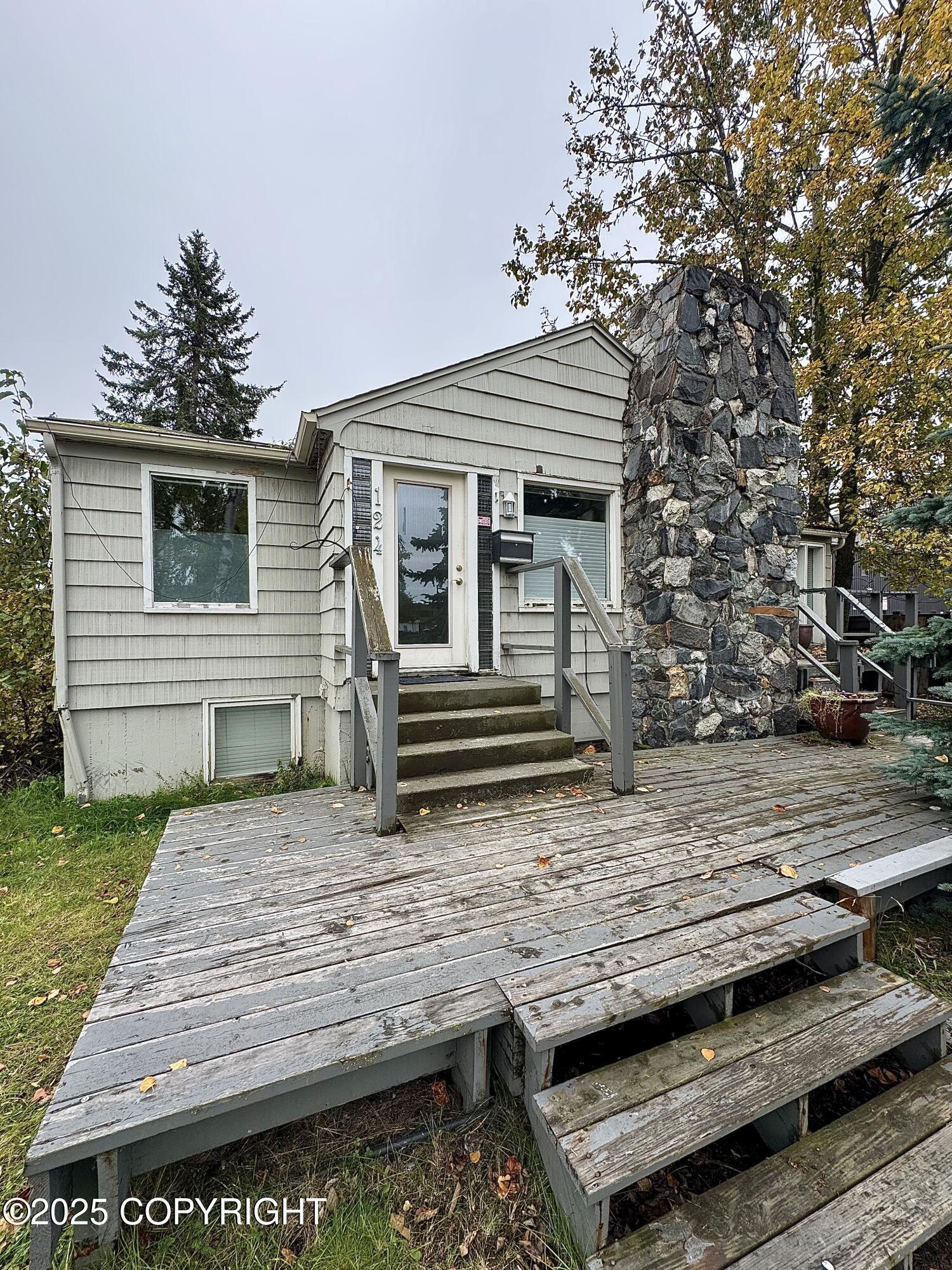 124 E 7th Avenue Property Photo 3