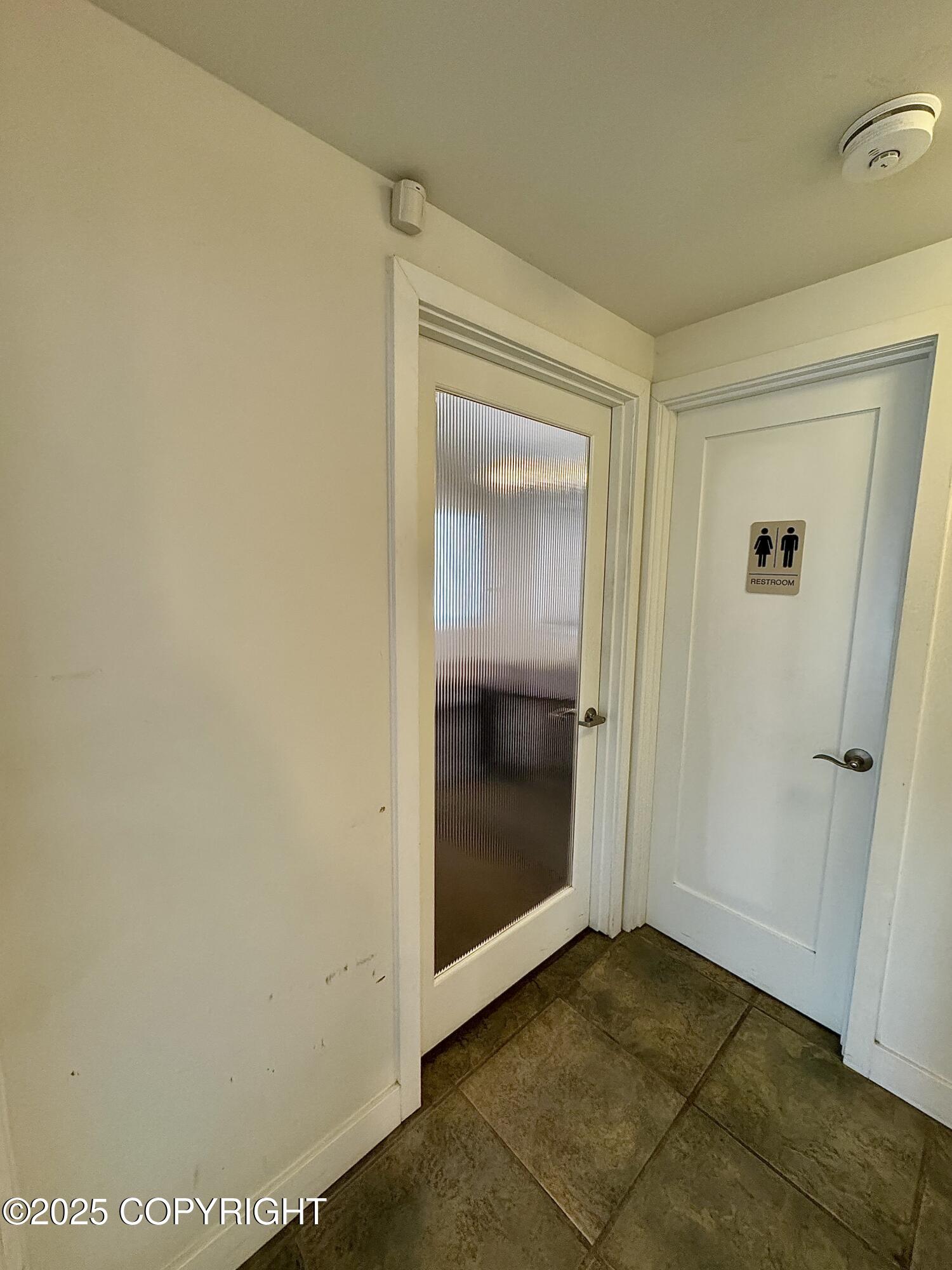 124 E 7th Avenue Property Photo 6