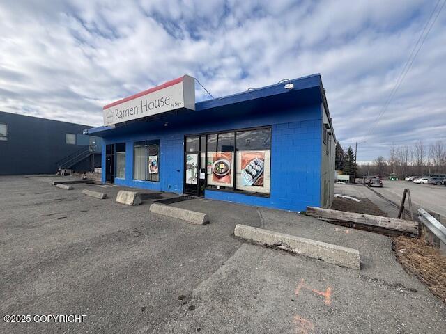 123 E Fireweed Lane Property Photo 4