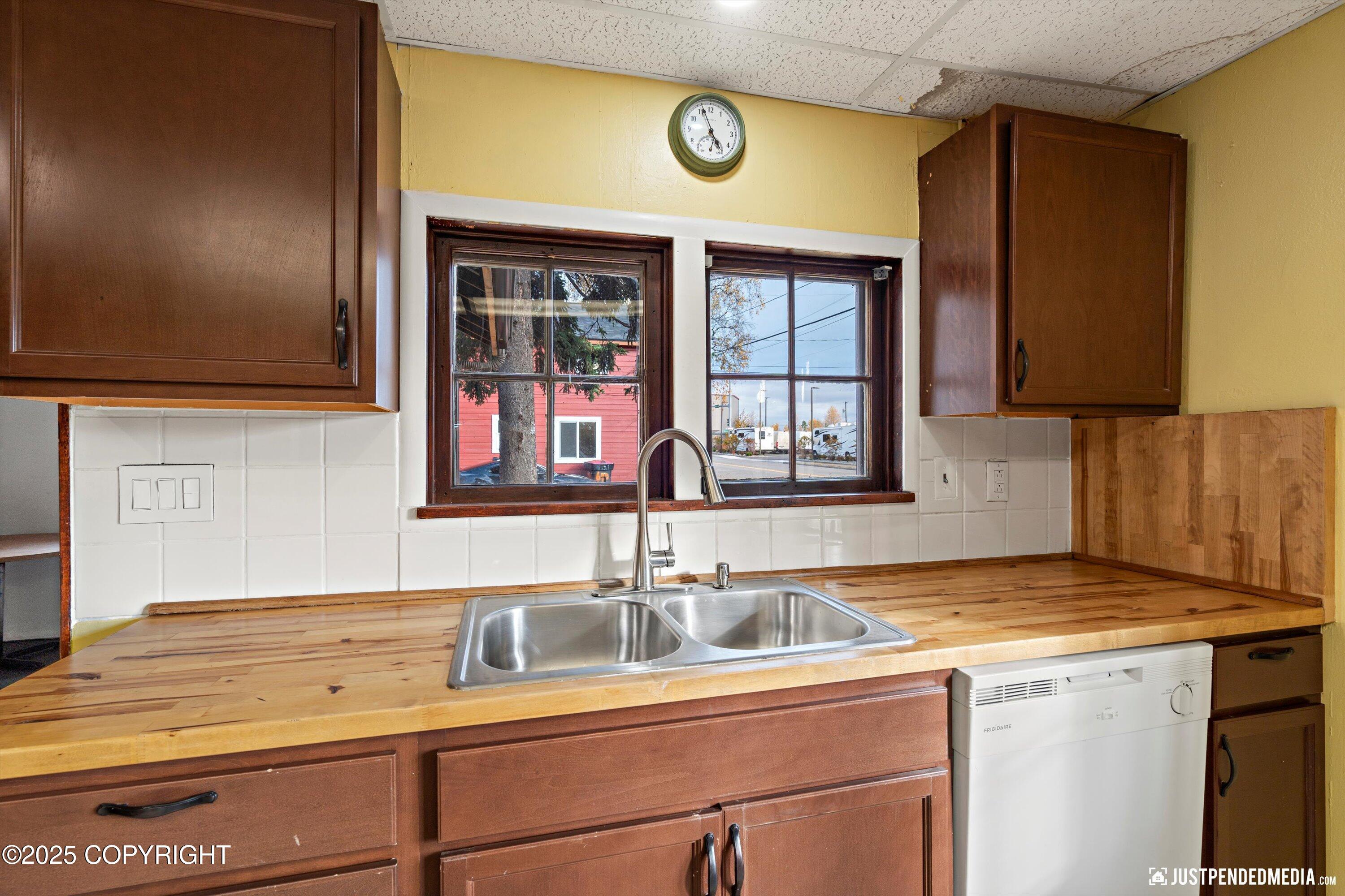 624 Karluk Street Property Photo 5