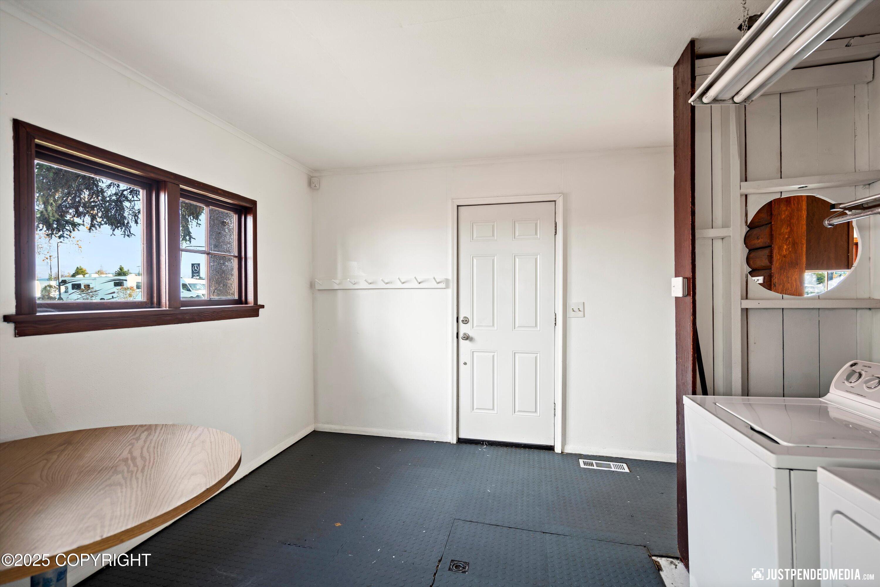 624 Karluk Street Property Photo 28