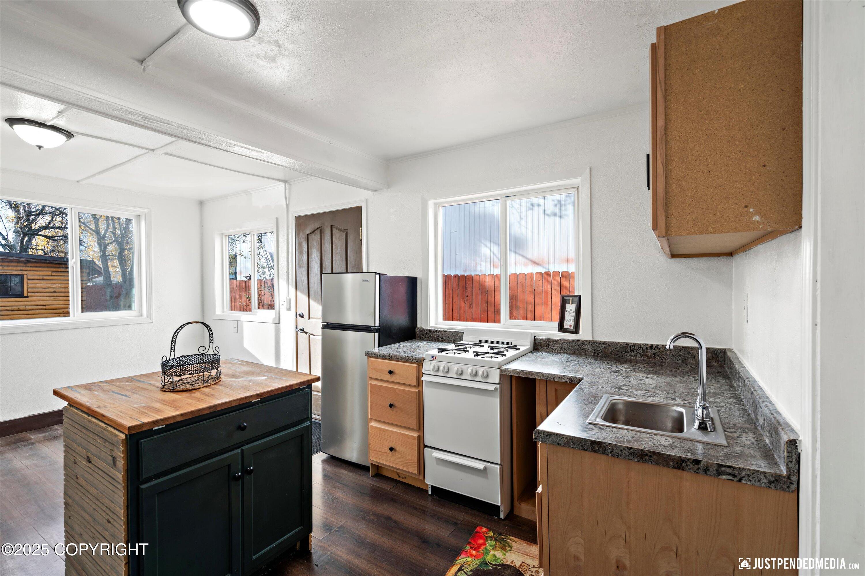 624 Karluk Street Property Photo 44