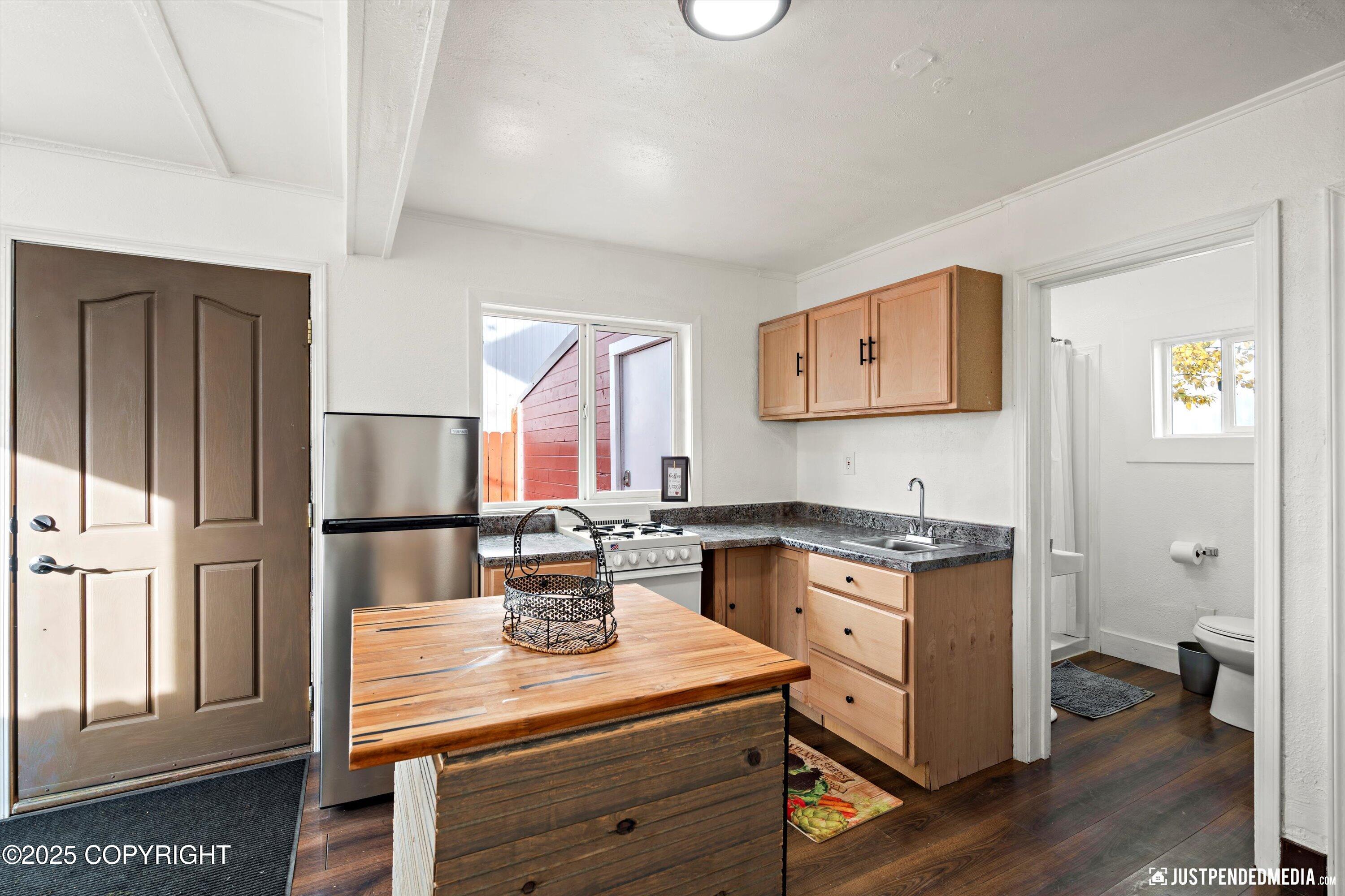624 Karluk Street Property Photo 45