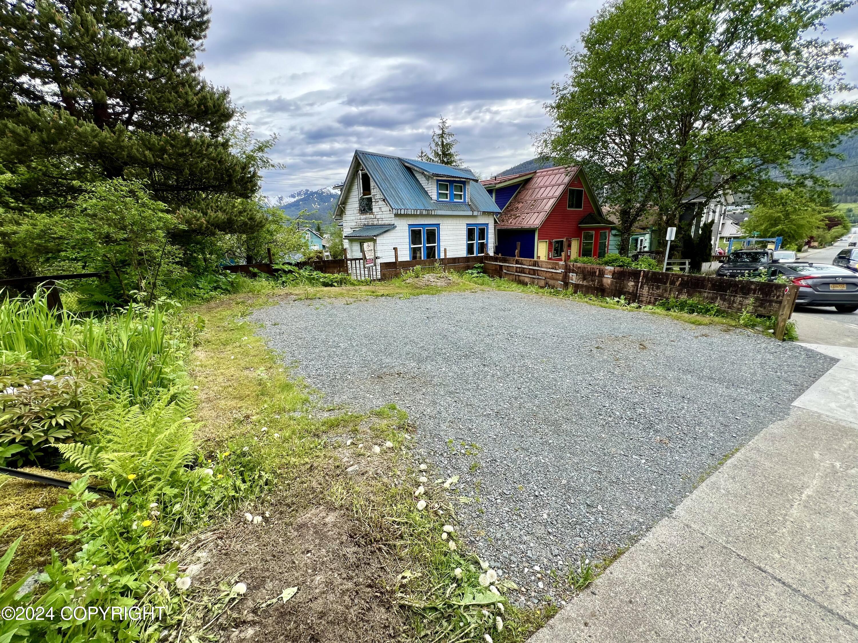 275 Irwin Street Property Photo 3