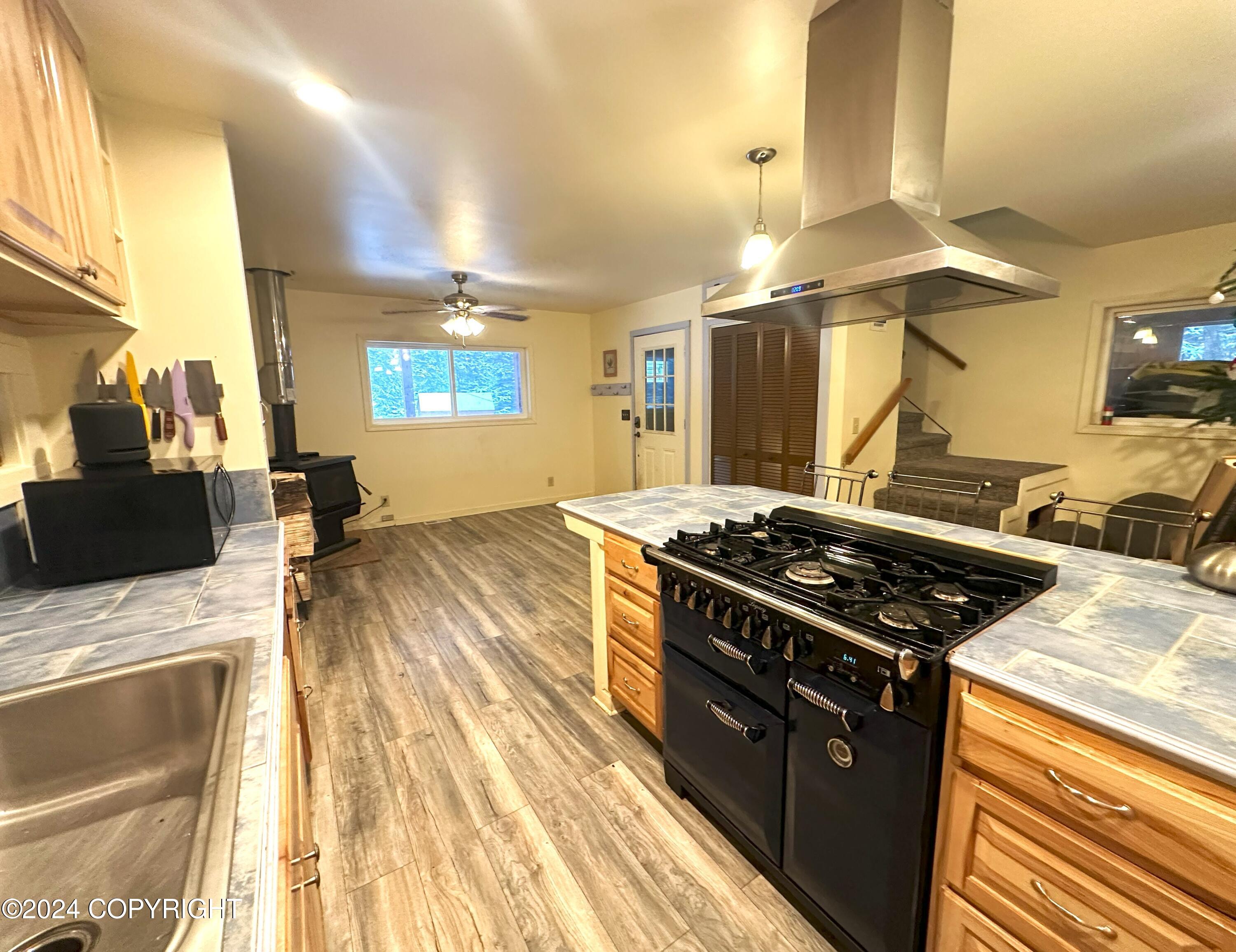 306 Hemlock Court Property Photo 4