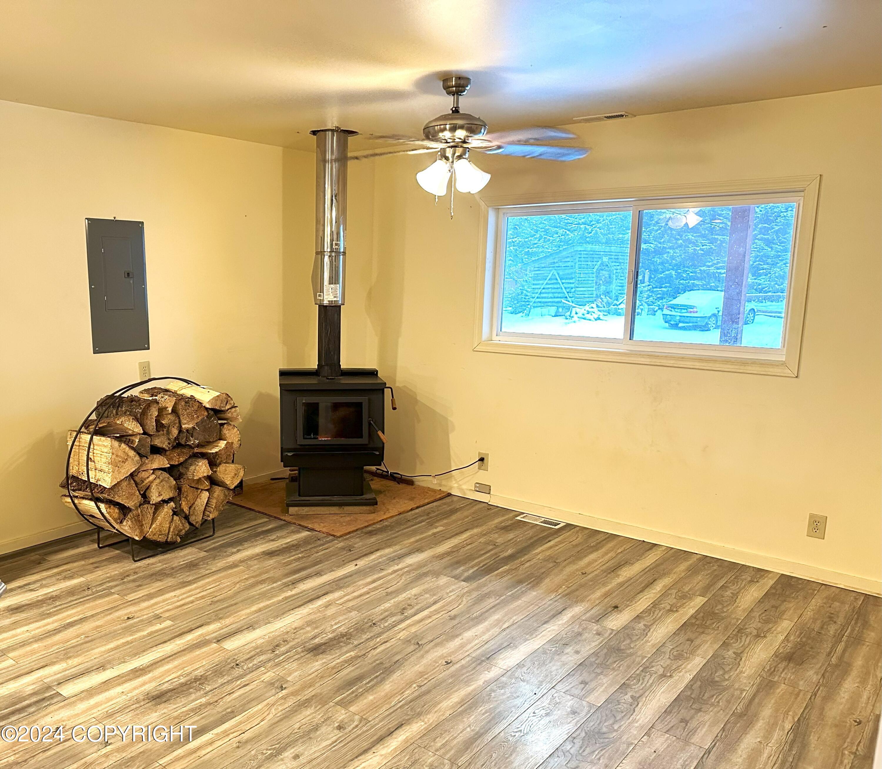 306 Hemlock Court Property Photo 7