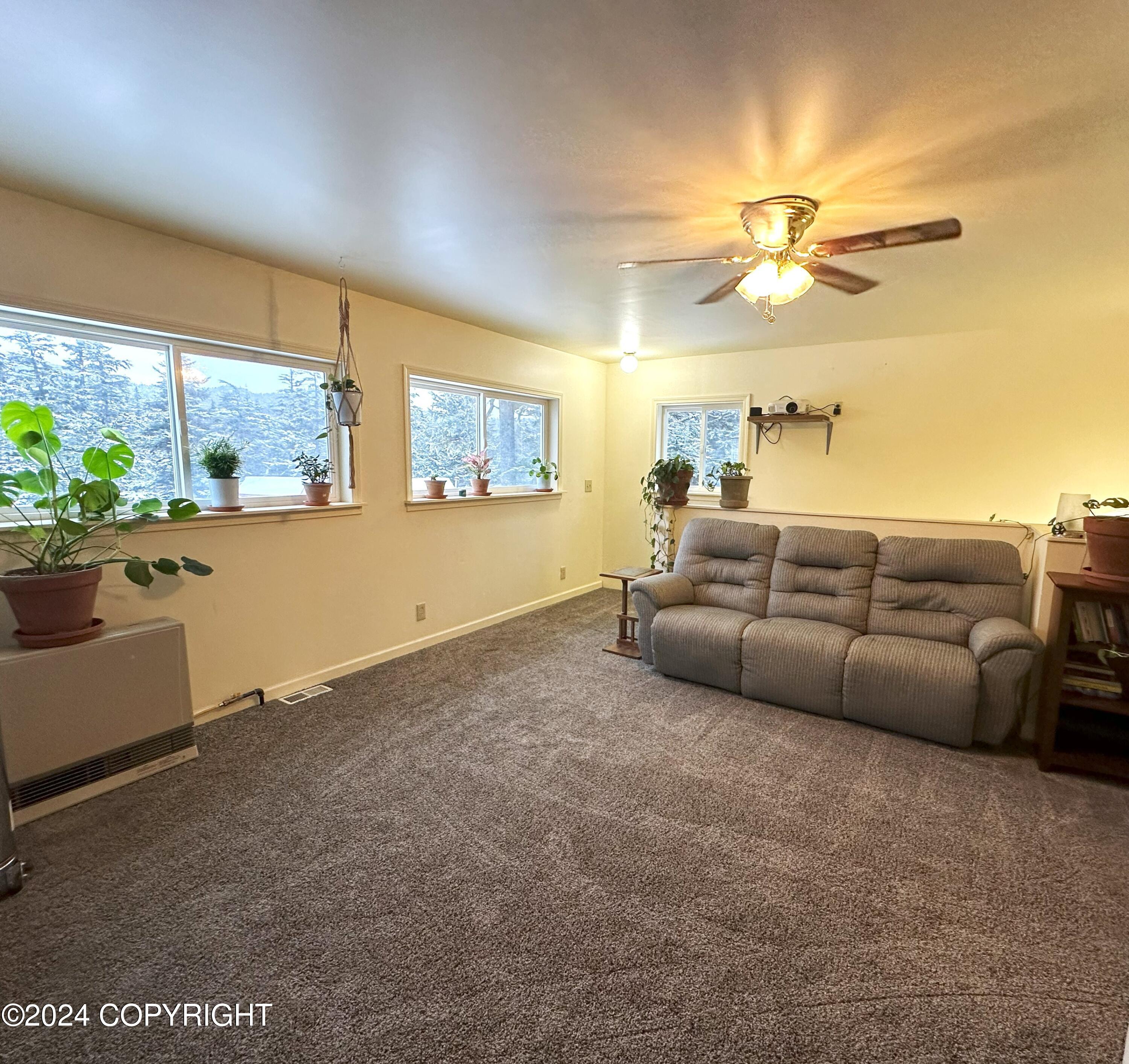 306 Hemlock Court Property Photo 8