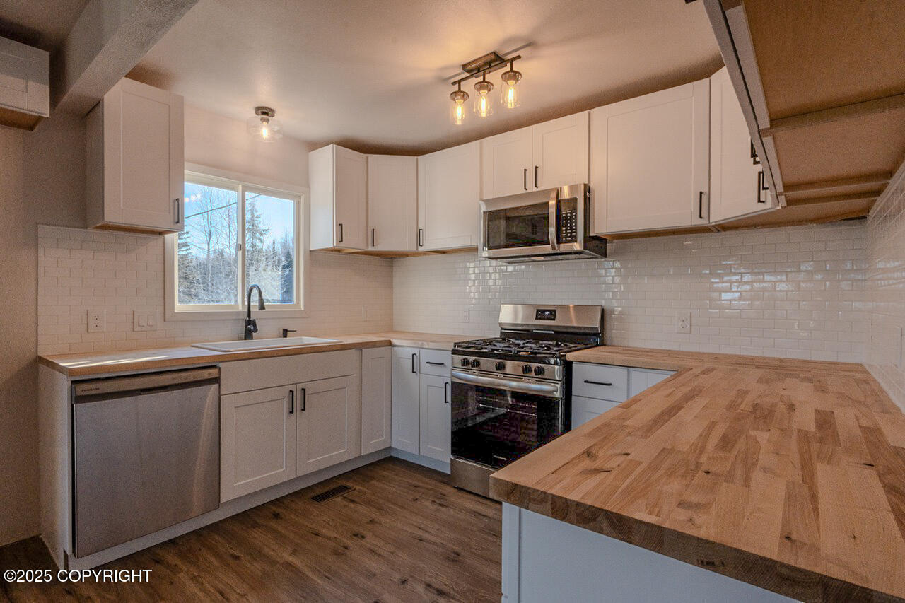 42016 Dolly Varden Way Property Photo 9